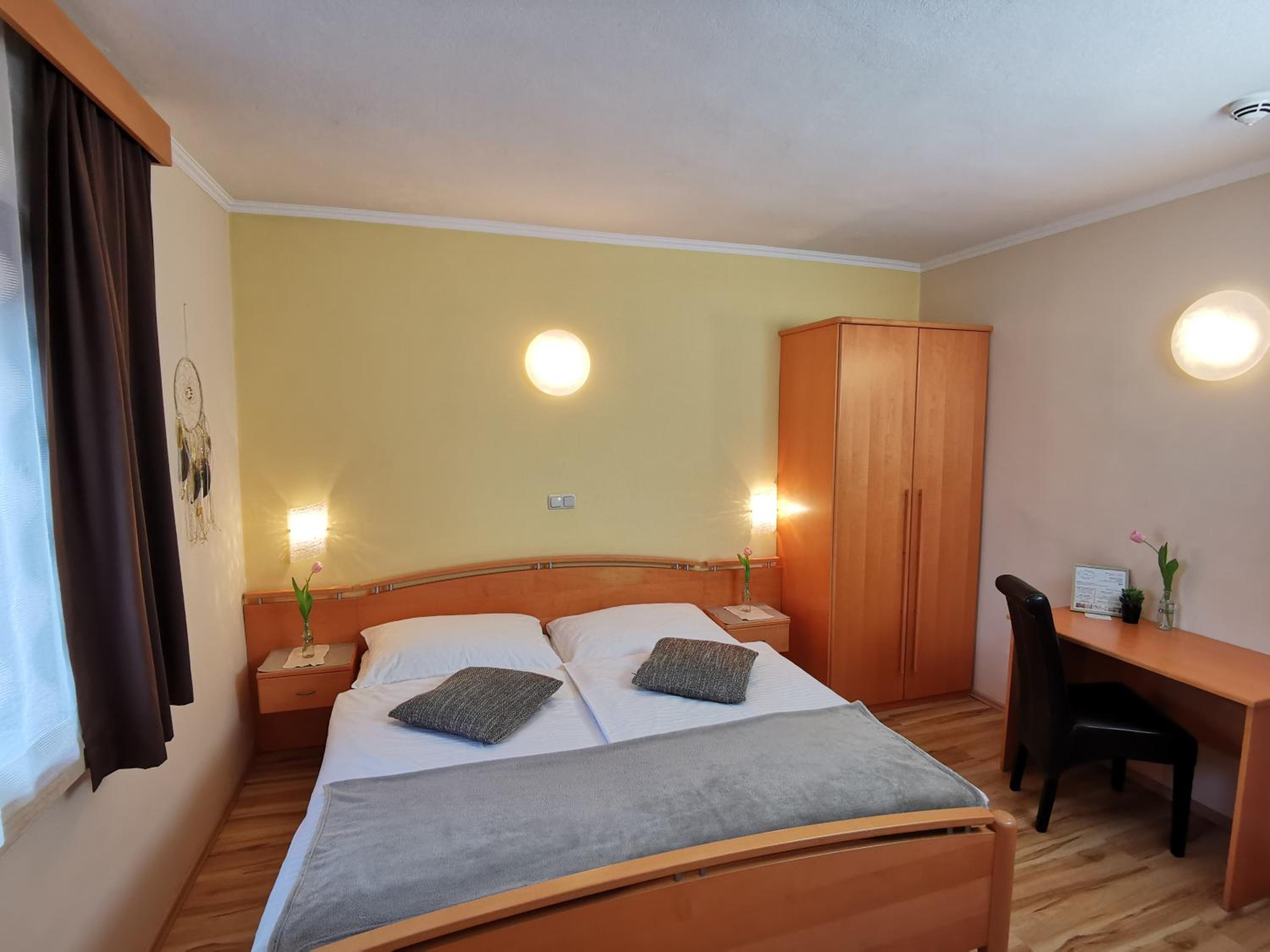 Double Room - Photo 3