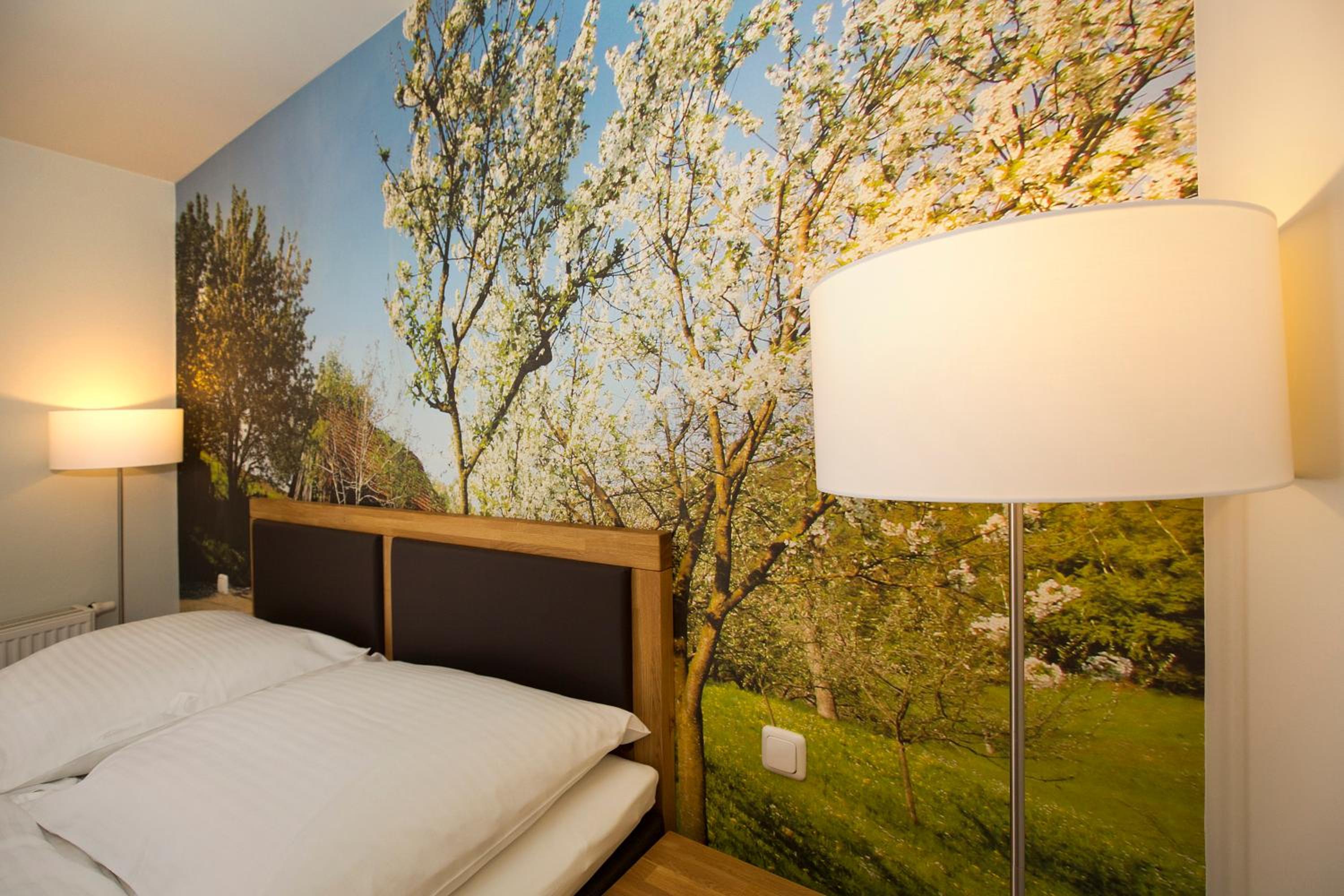 Deluxe Double Room with Balcony - Photo 8