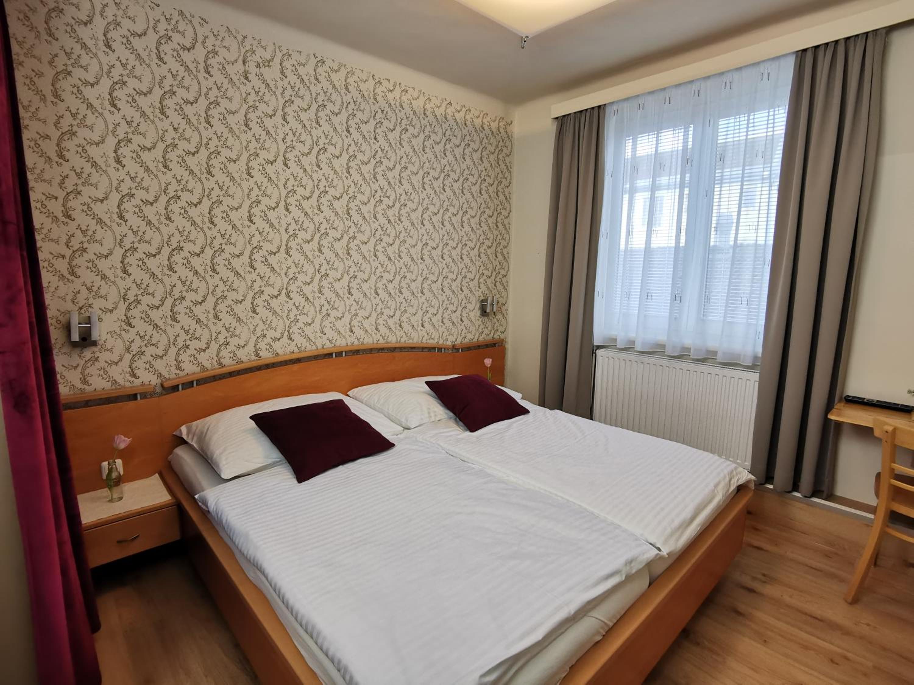 City Room - Photo 1