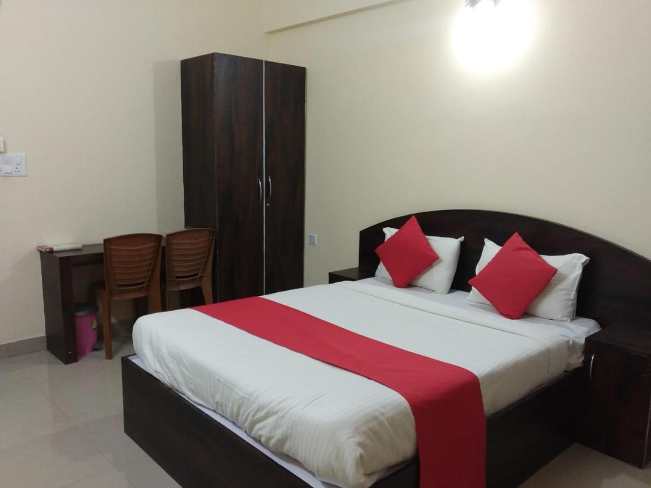 Standard Double Room with Fan - Photo 20