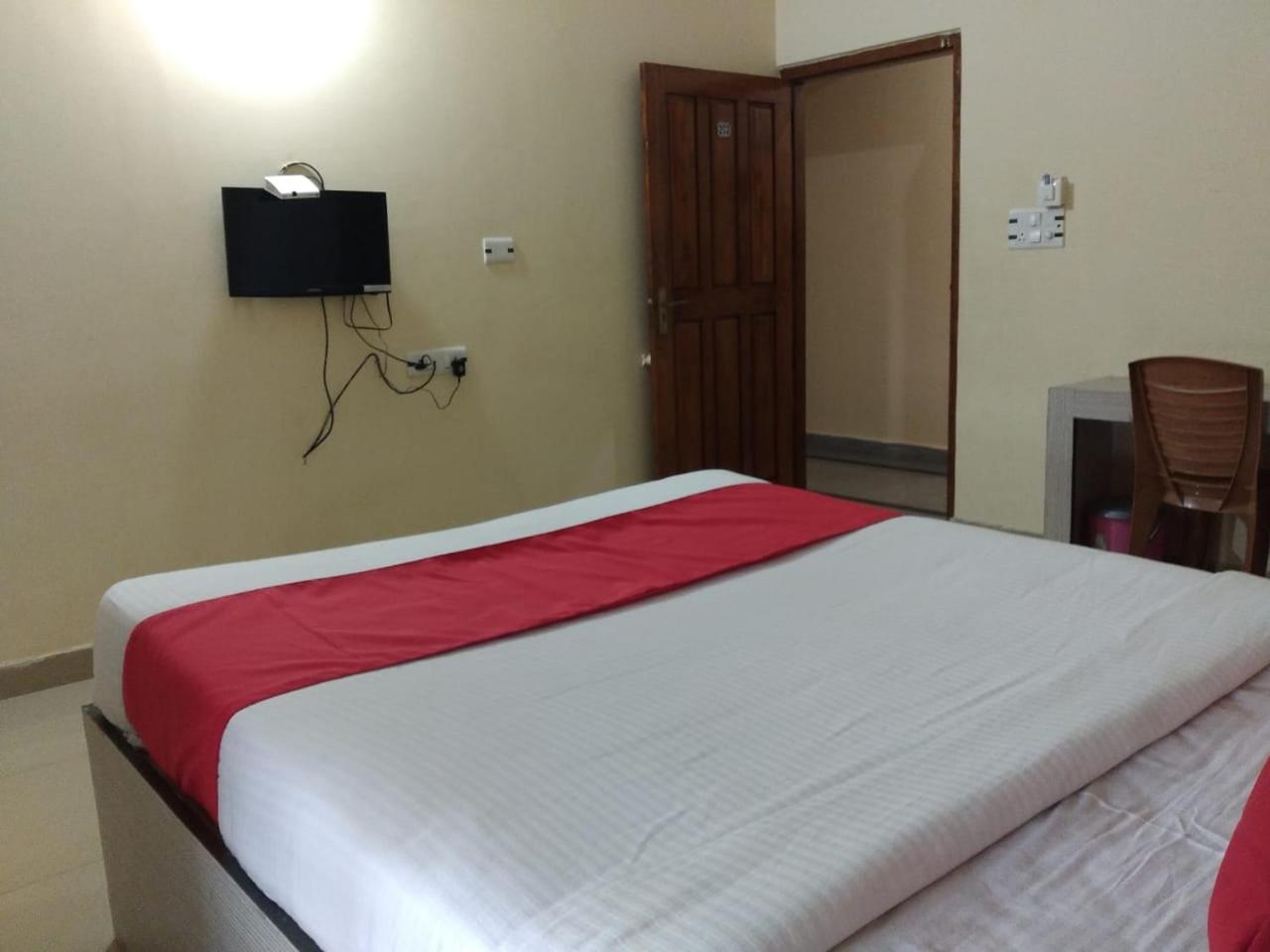 Standard Double Room with Fan - Photo 17
