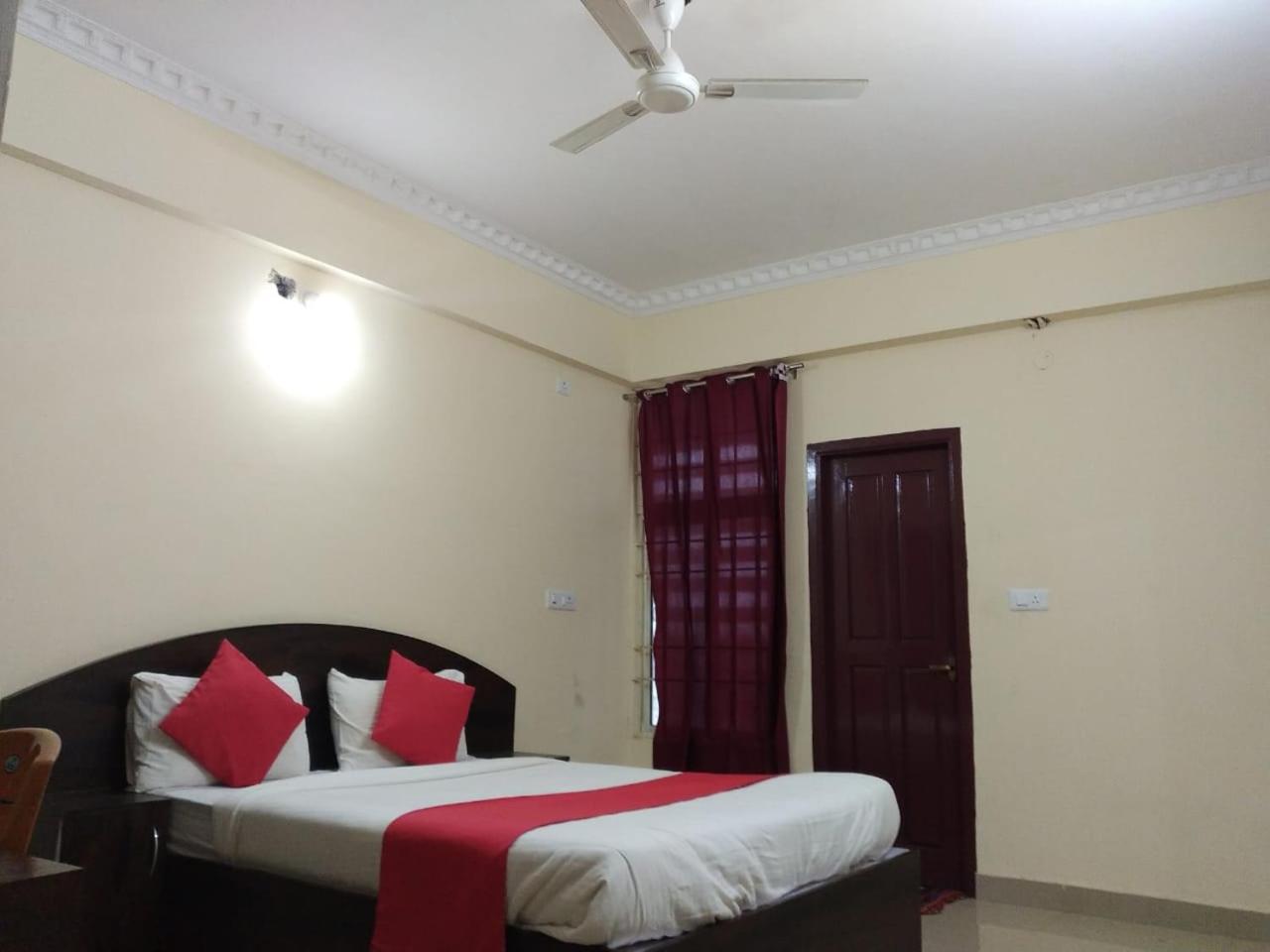 Standard Double Room with Fan - Photo 13