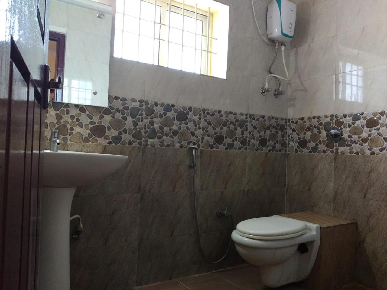 Deluxe Double Room - Photo 13