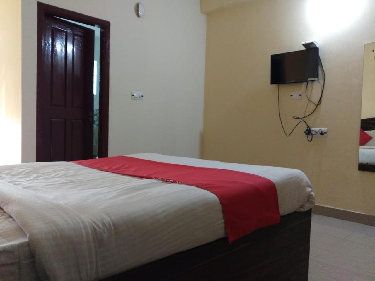 Standard Double Room with Fan - Photo 9
