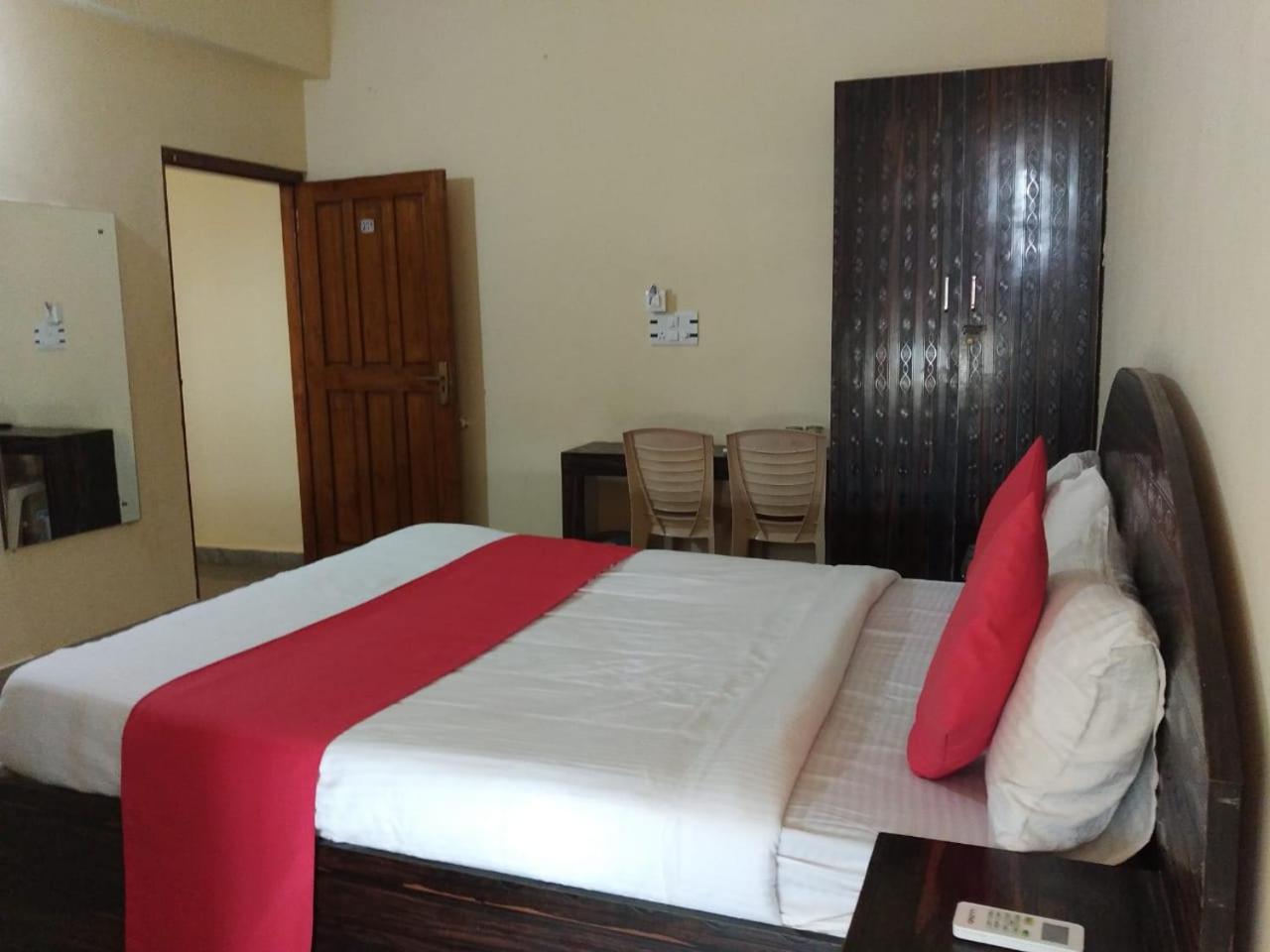 Standard Double Room with Fan - Photo 7