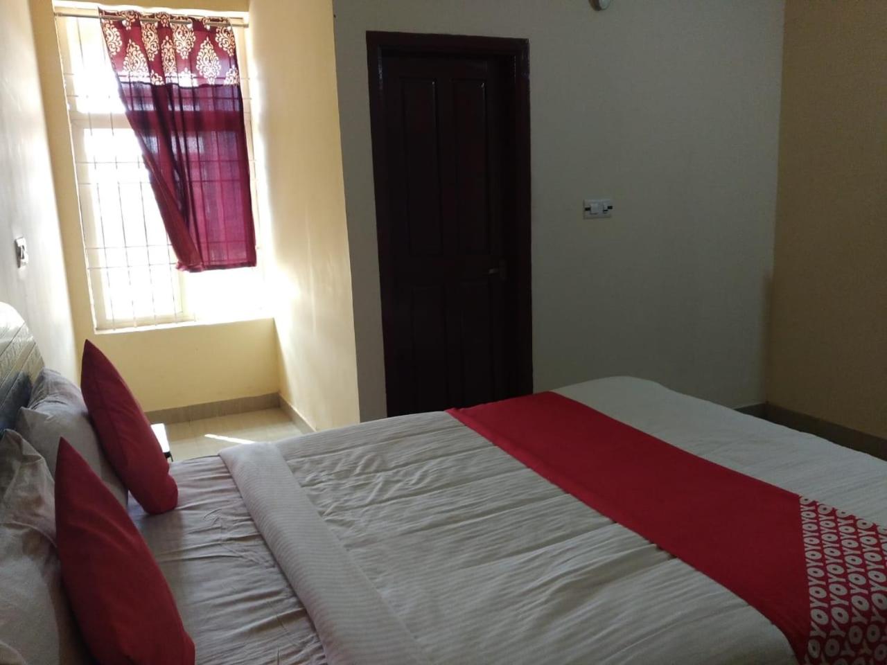Standard Double Room with Fan - Photo 2