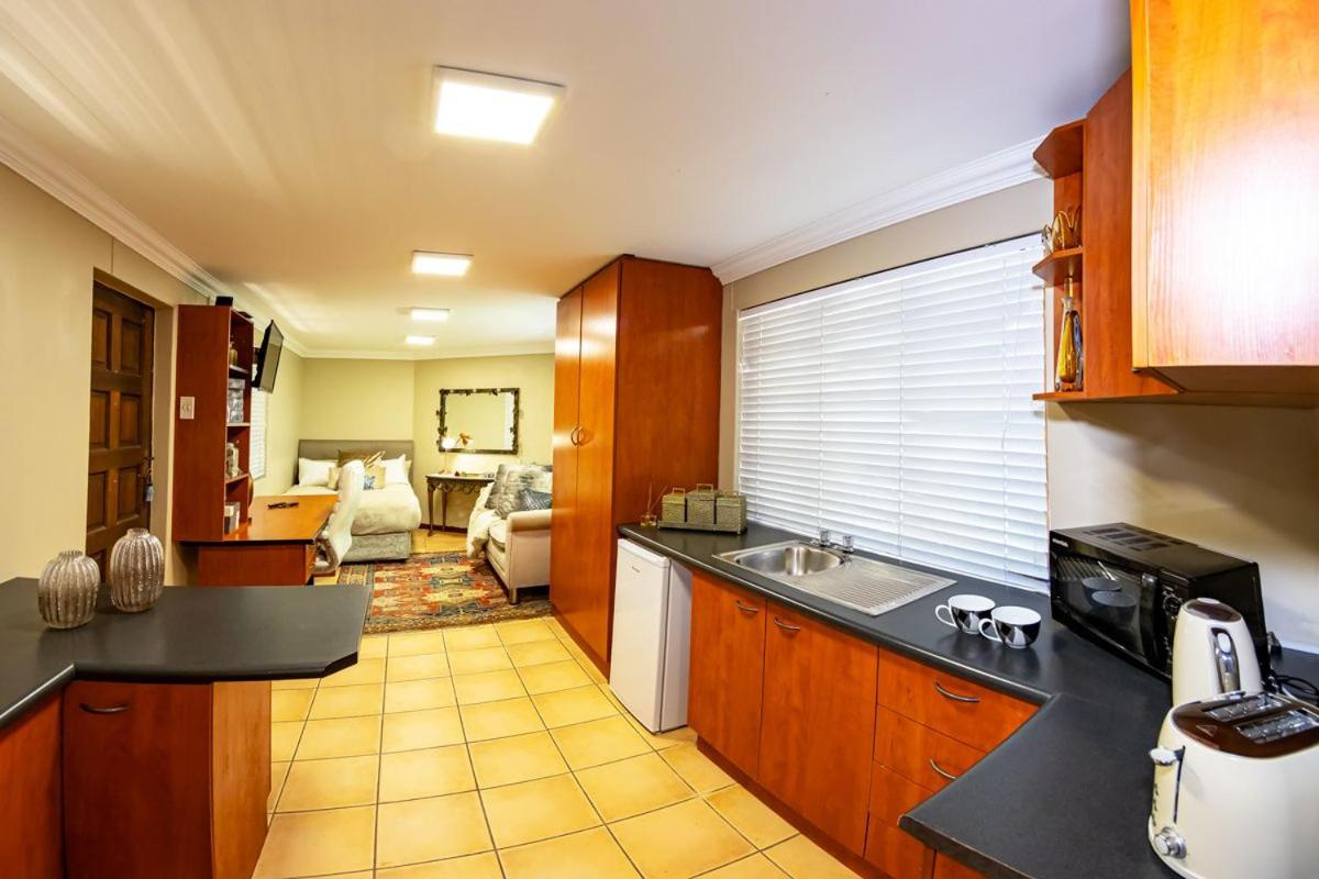One-Bedroom Apartment - Photo 3
