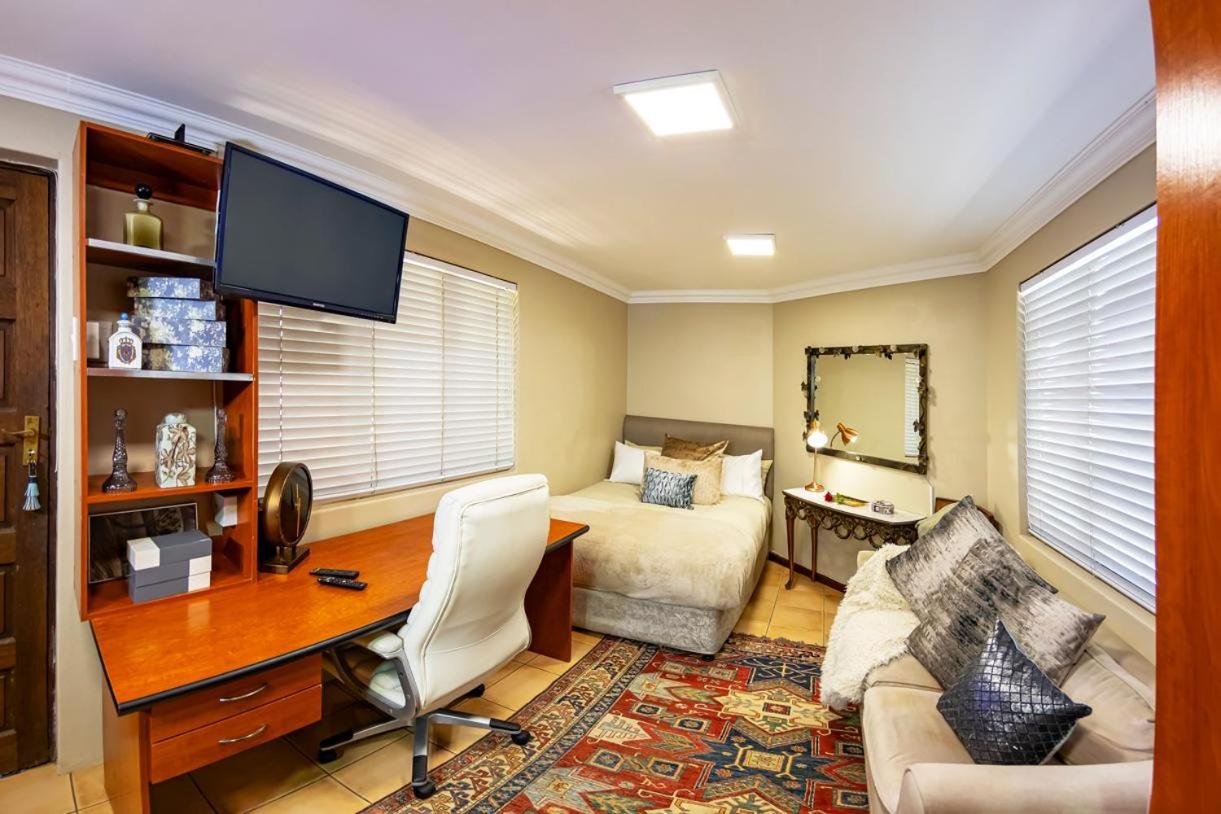 One-Bedroom Apartment - Photo 1