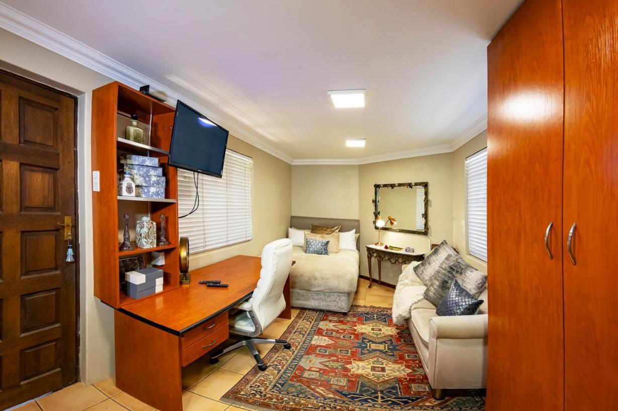 One-Bedroom Apartment - Photo 15