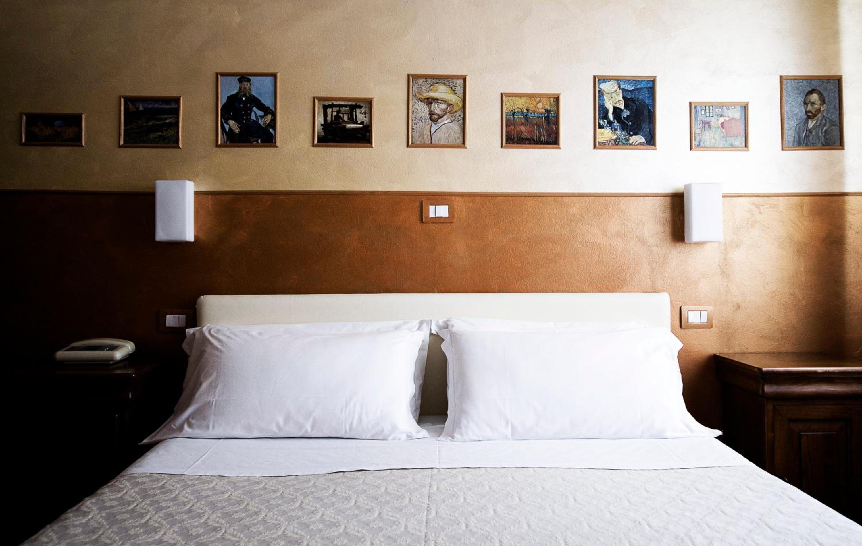 Classic Double or Twin Room - Photo 35