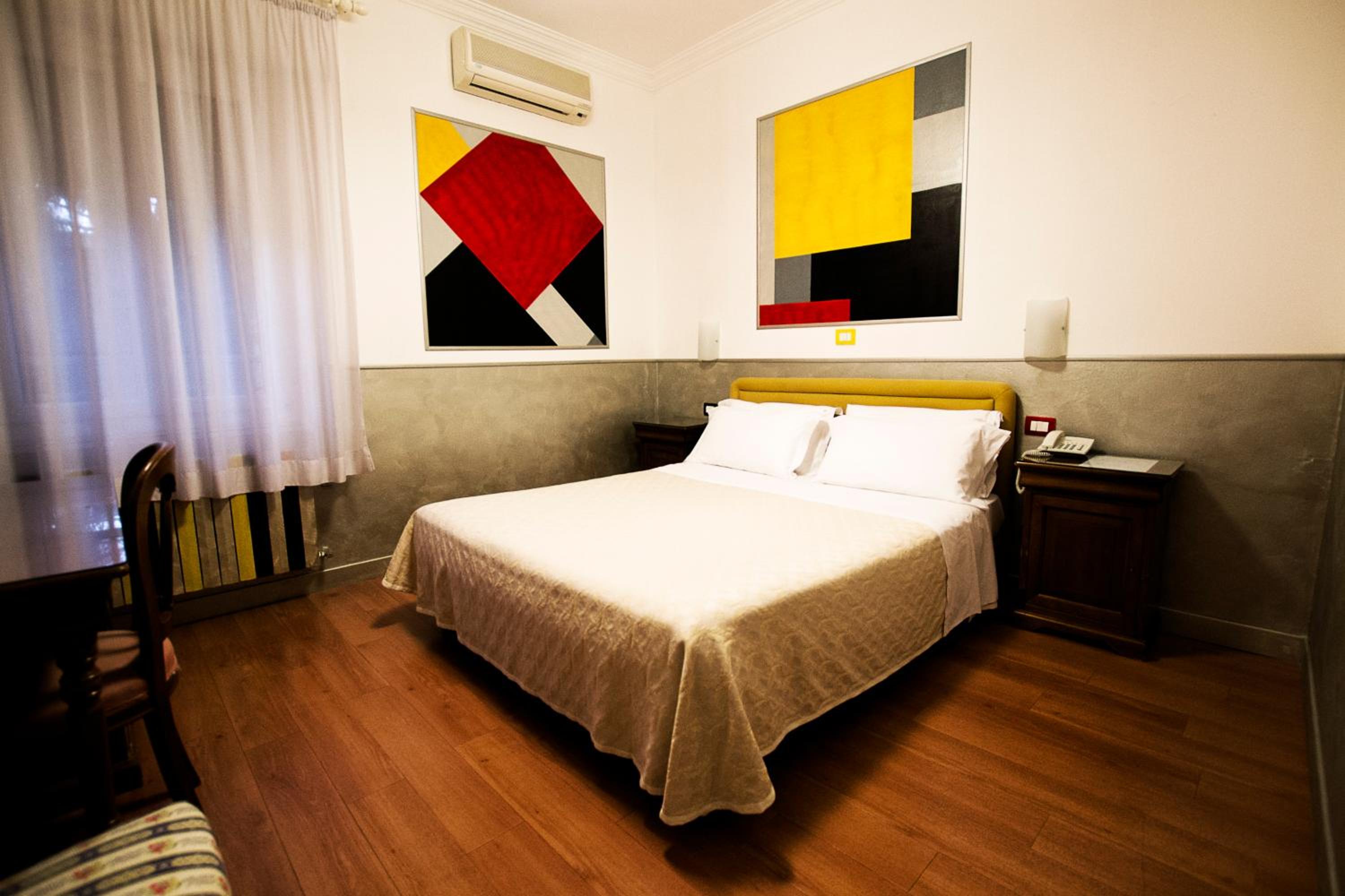Classic Double or Twin Room - Photo 36