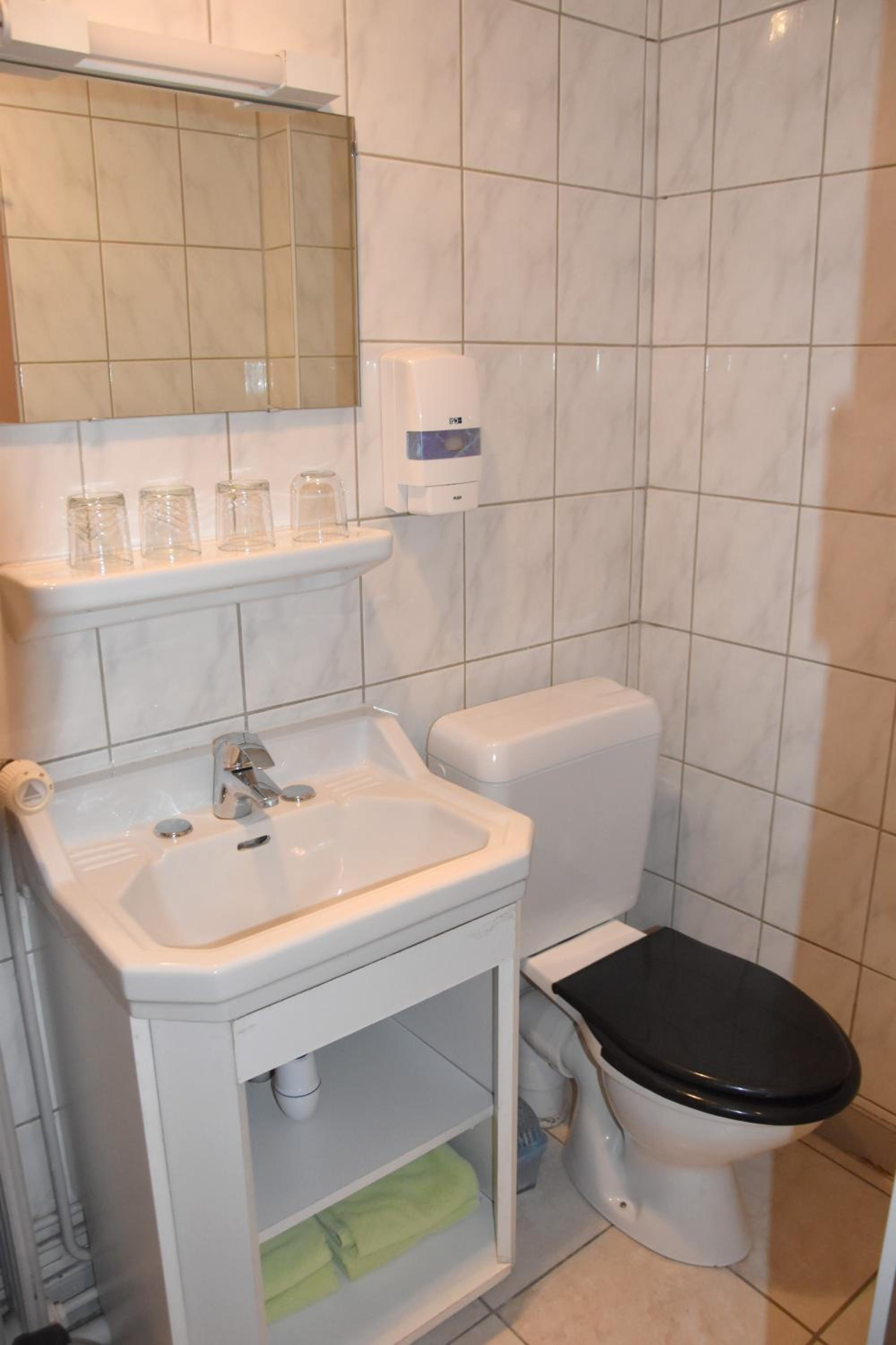 Standard Quadruple Room - Photo 3