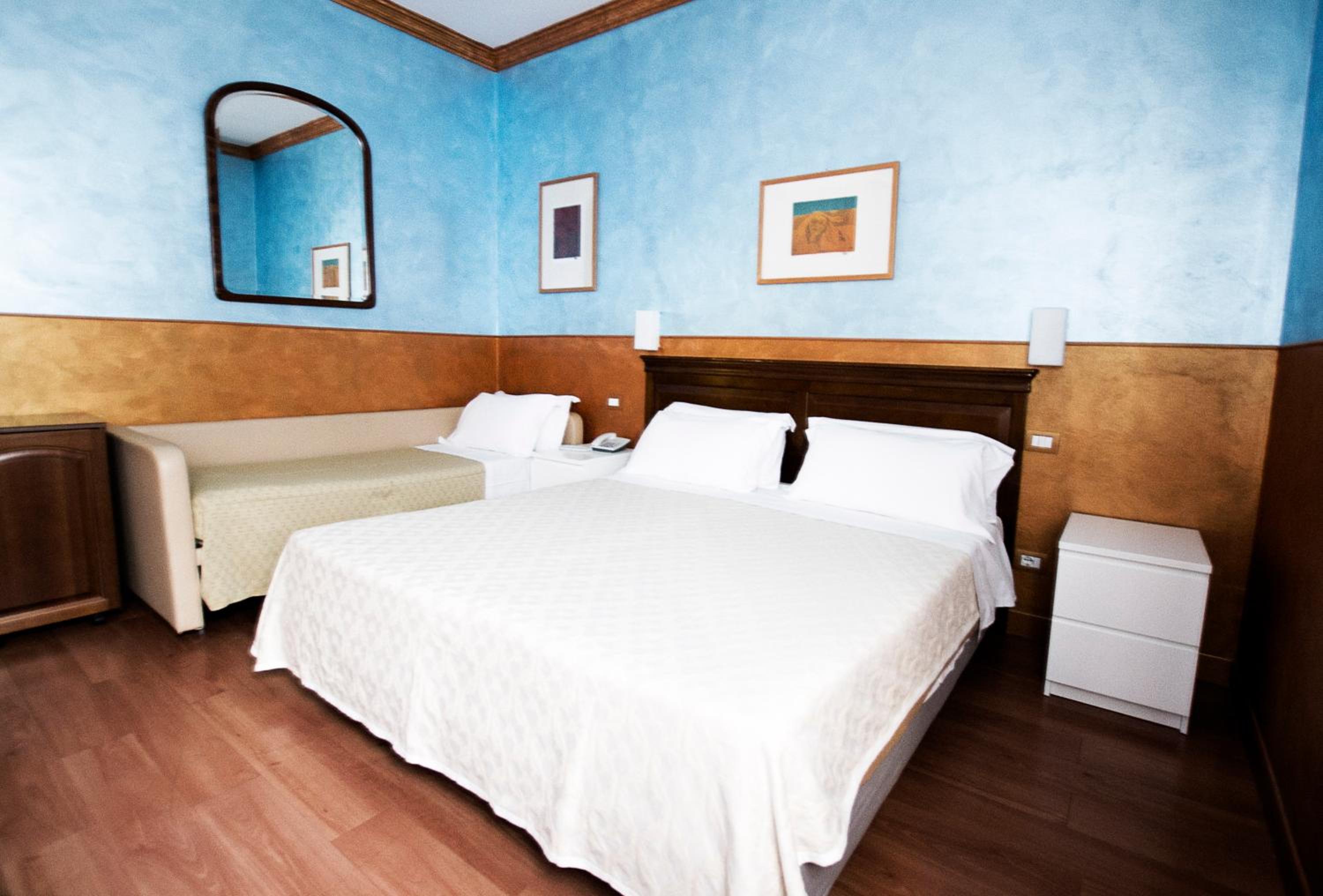Classic Triple Room - Photo 7