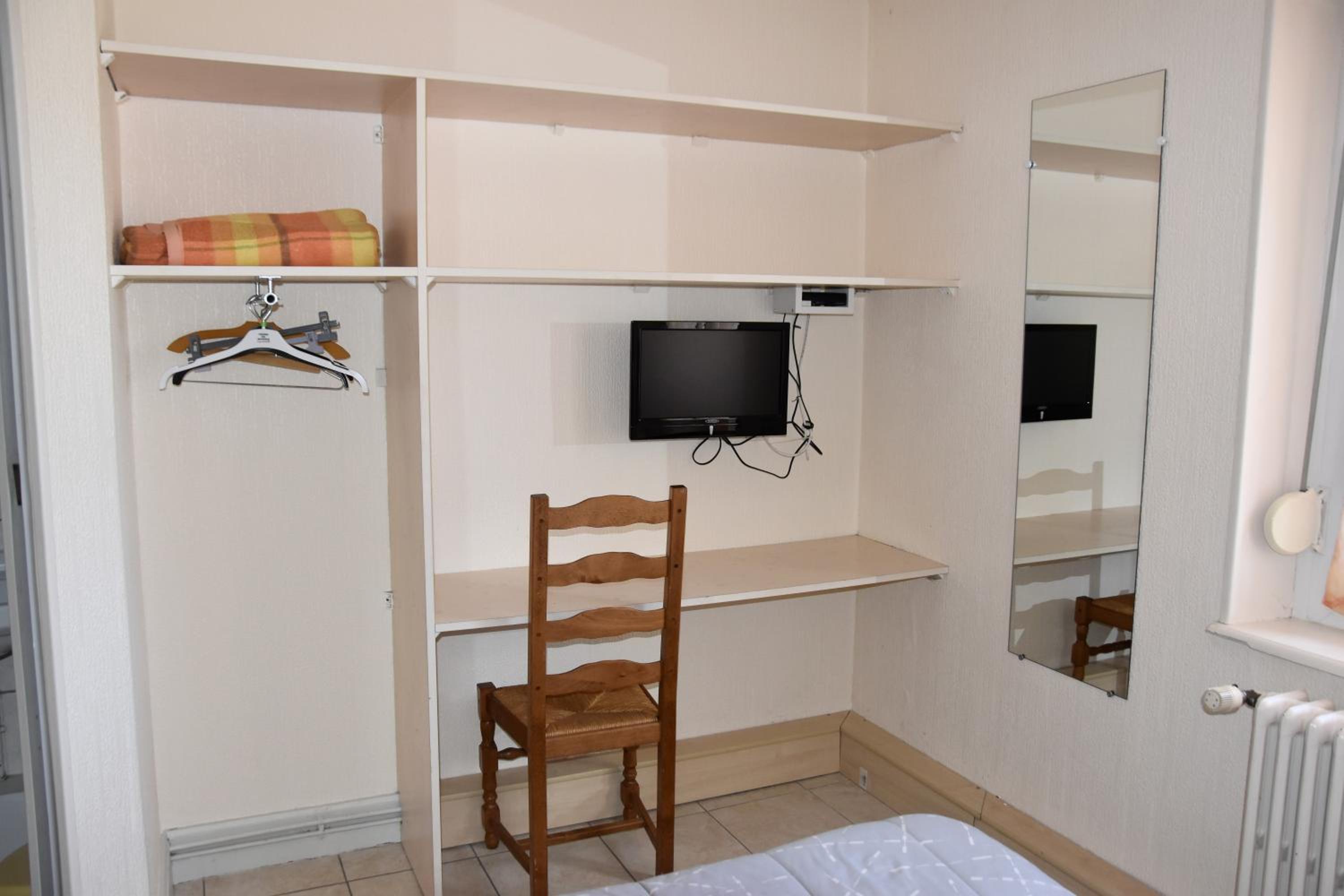 Standard Double Room - Photo 6