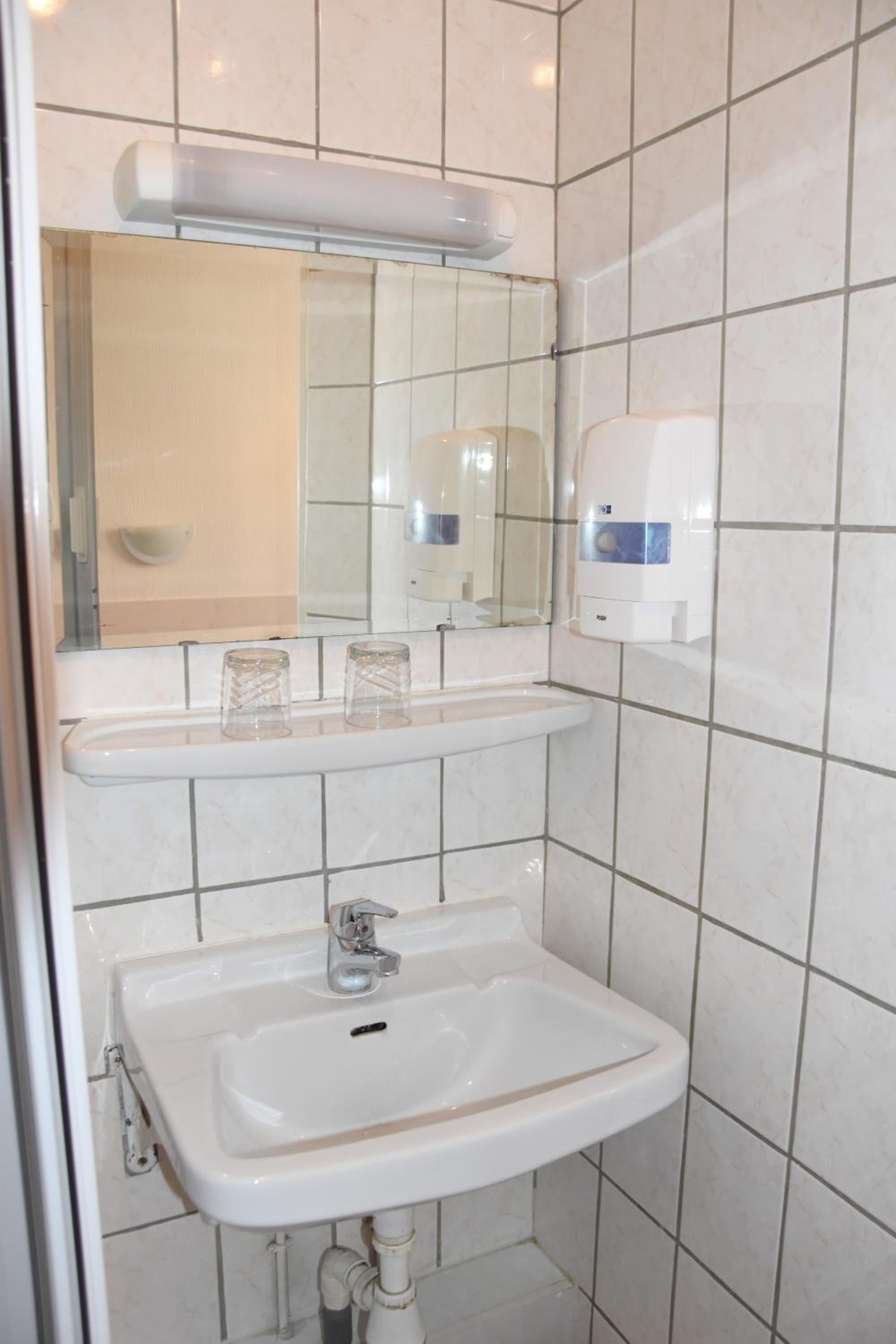 Standard Double Room - Photo 3