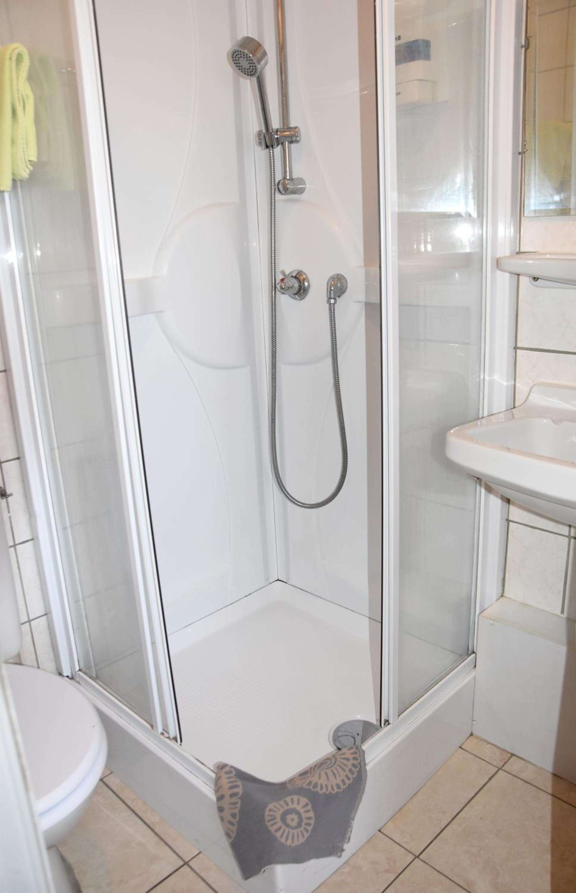 Standard Double Room - Photo 2