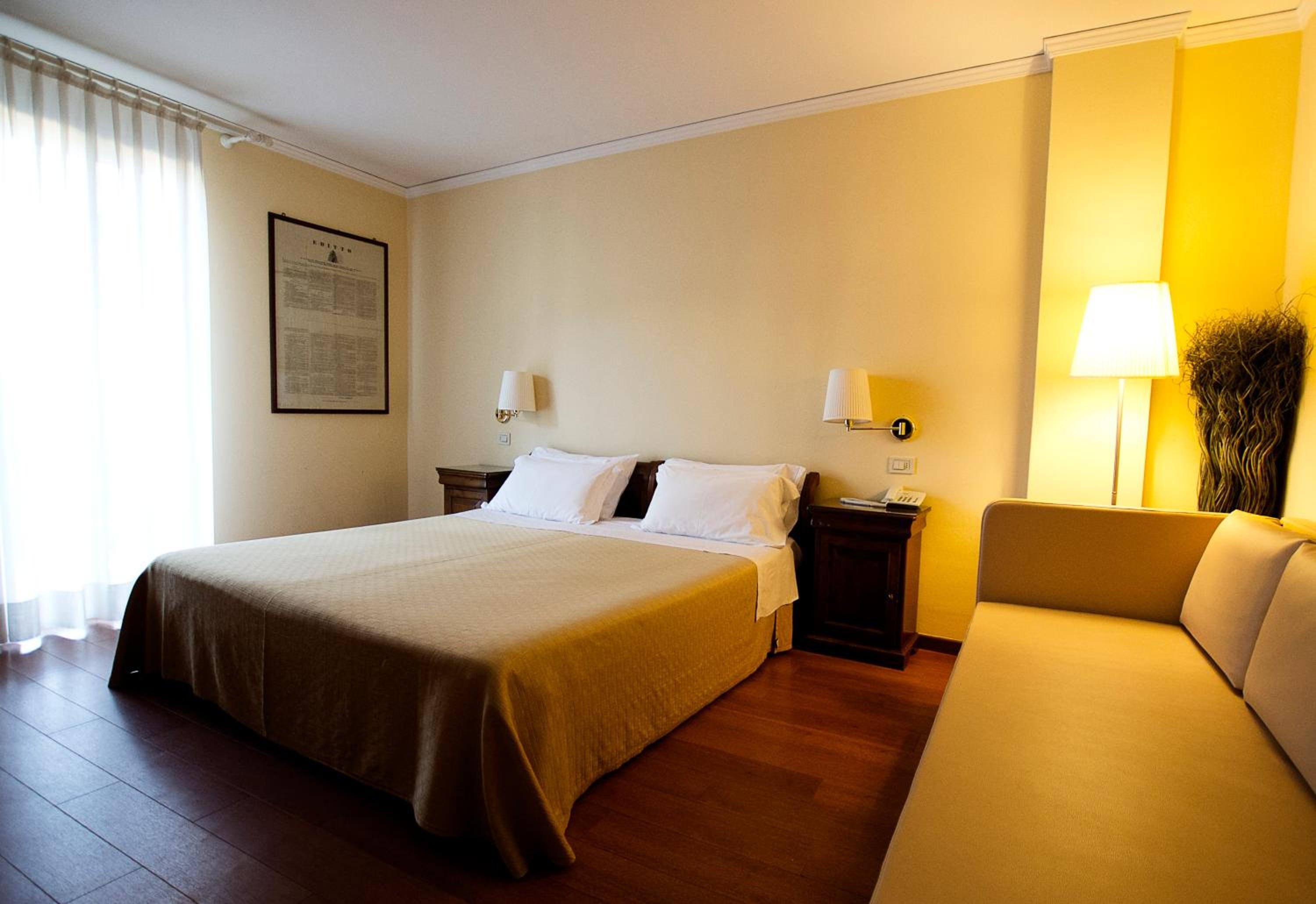 Classic Triple Room - Photo 11