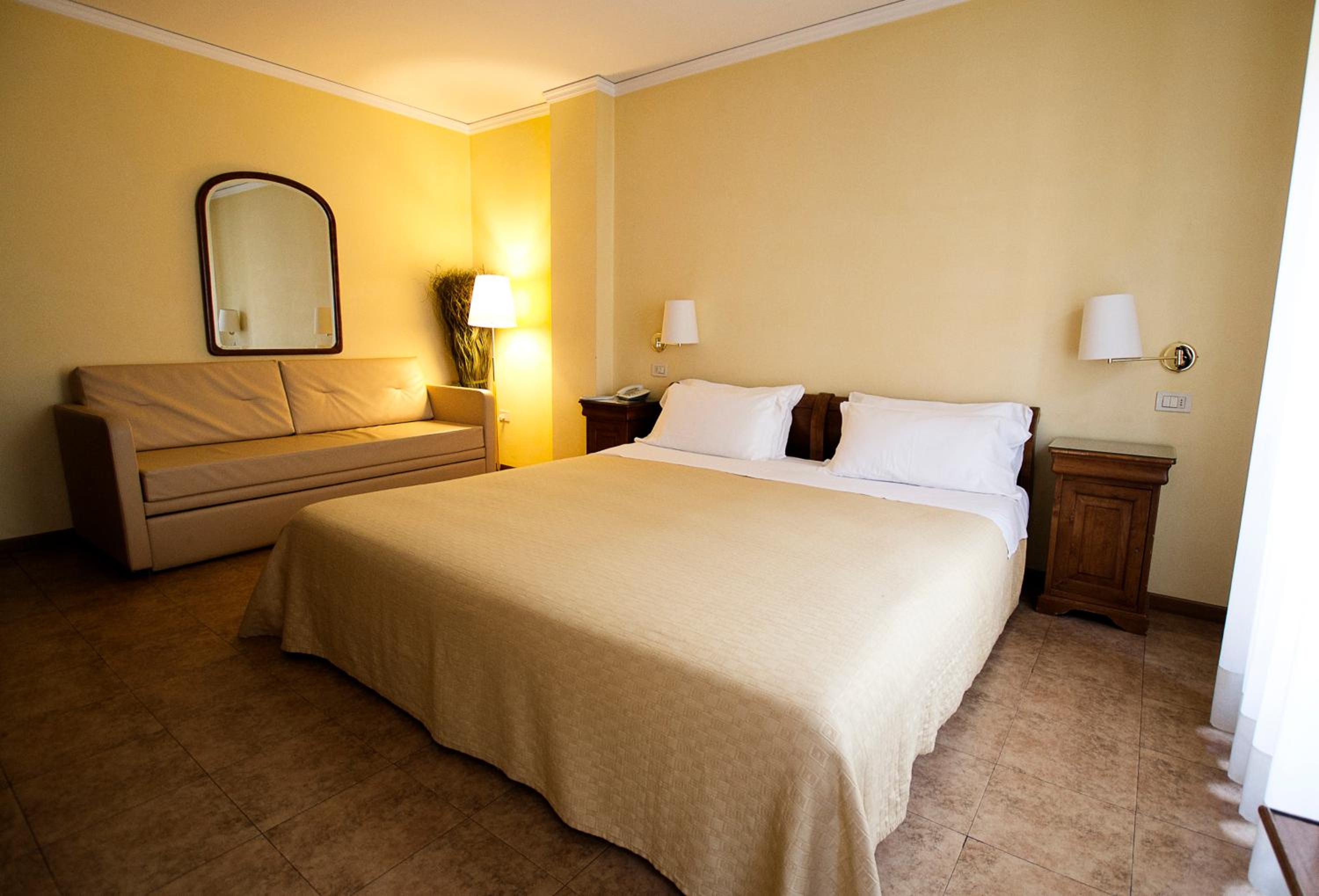 Classic Triple Room - Photo 10