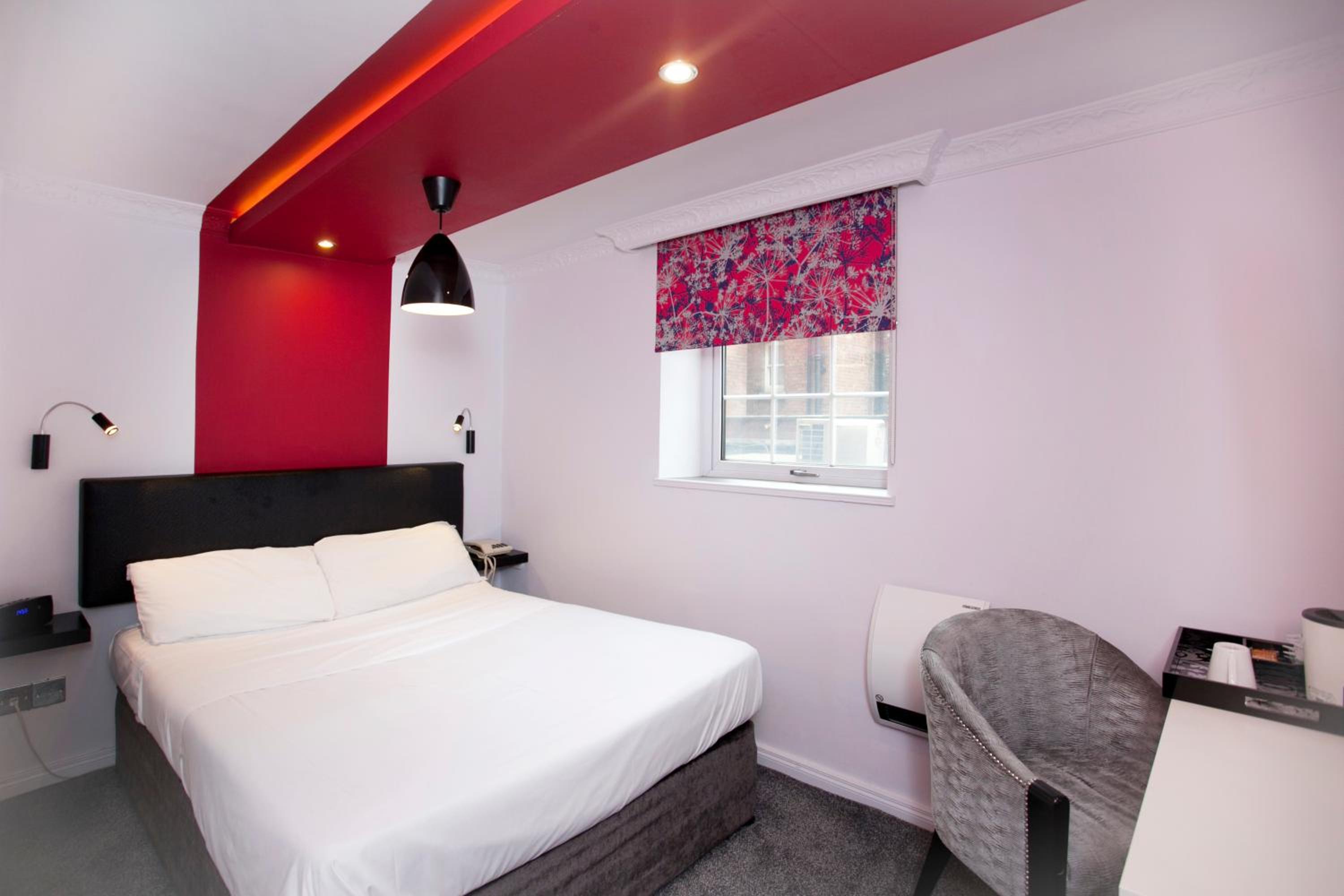 Small Double Room - Non-Smoking - Photo 3