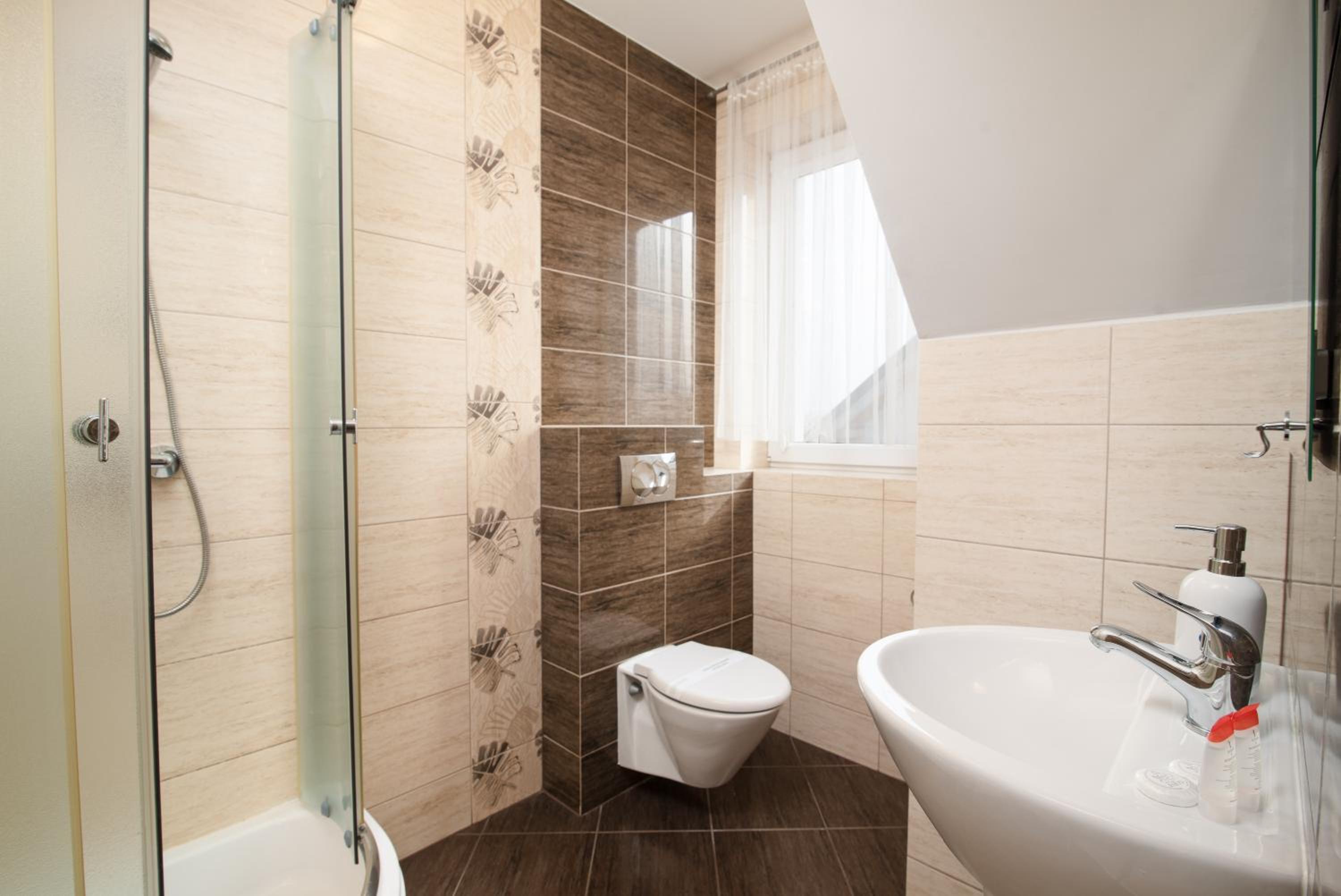 Deluxe Double Room - Photo 8