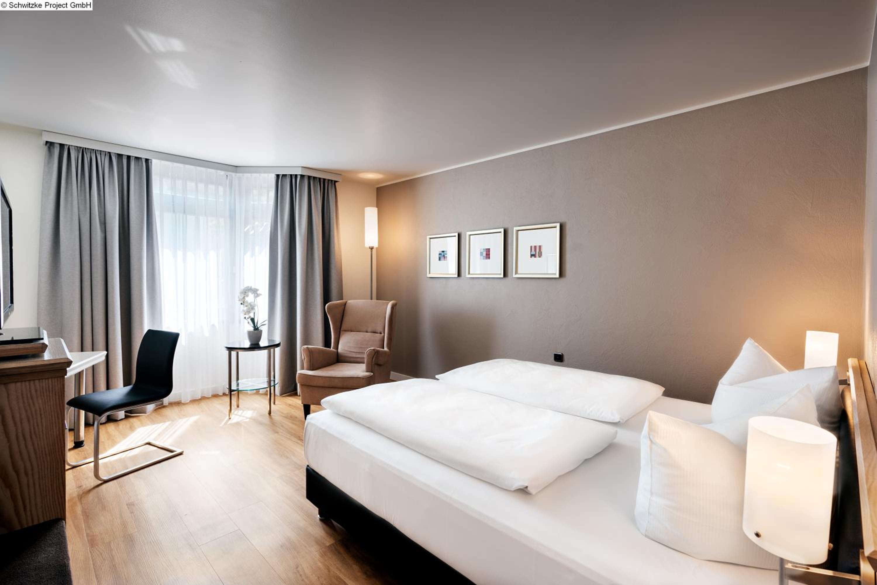 Superior King Room - Photo 13