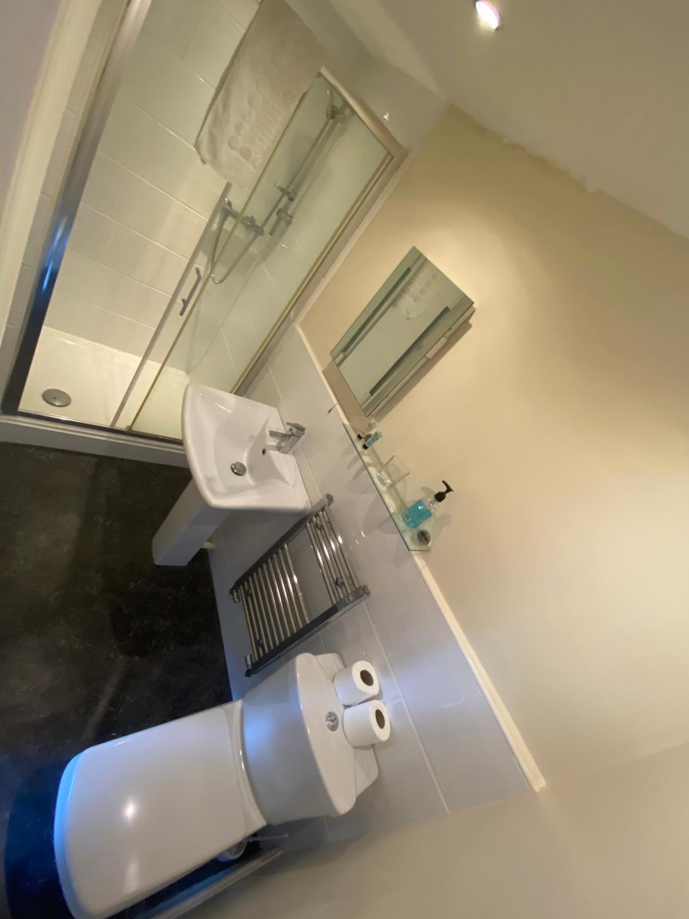 Single Room with Private Bathroom photo 2