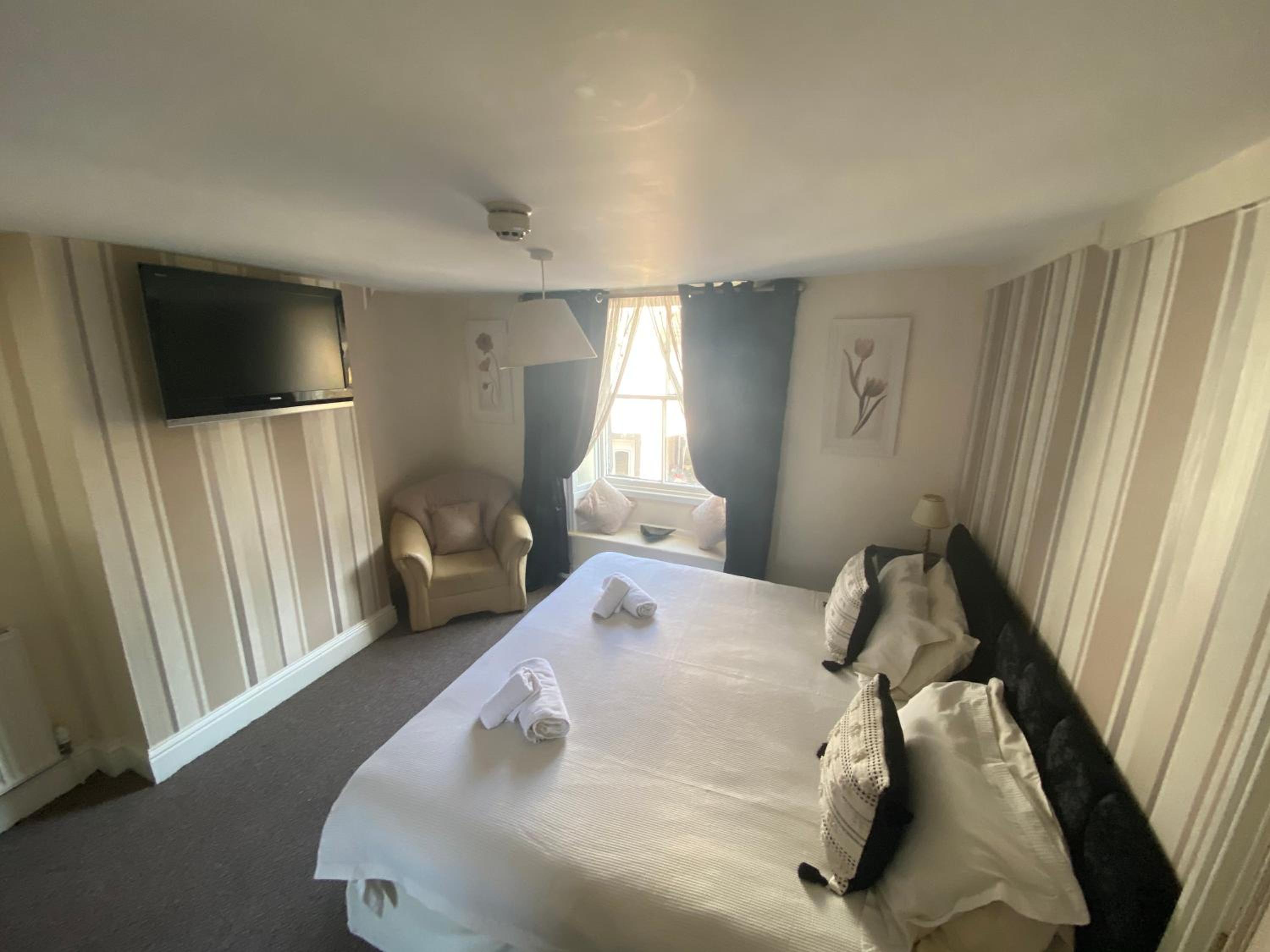 Large Double Room photo 1