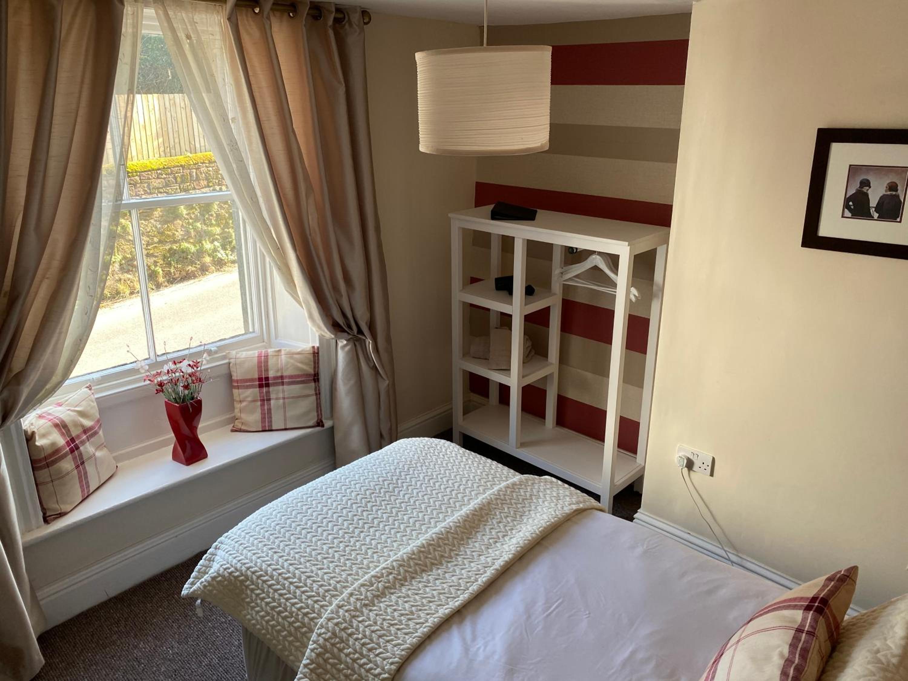 Single Room with Private Bathroom photo 1