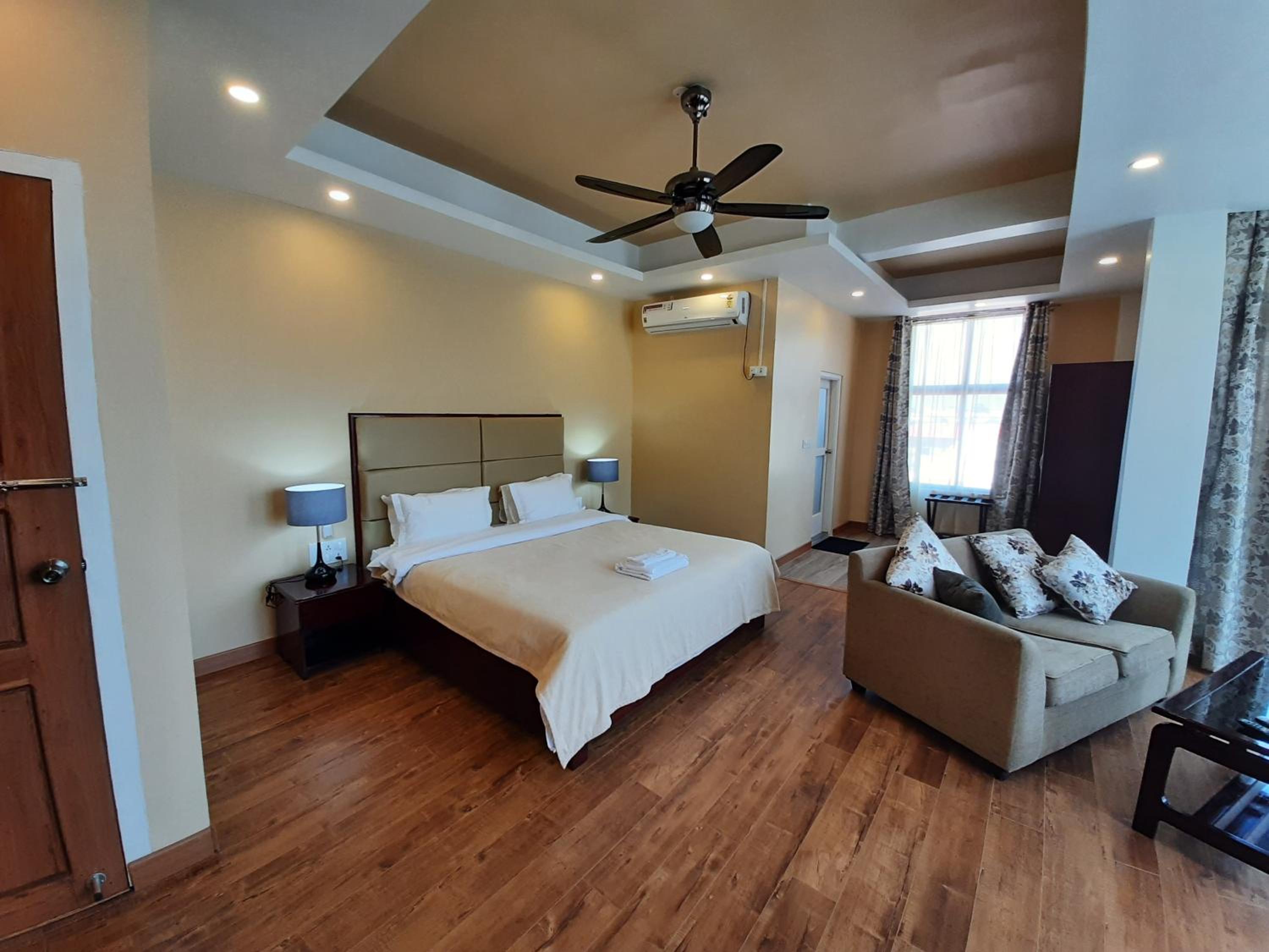 Deluxe Family Room photo 3
