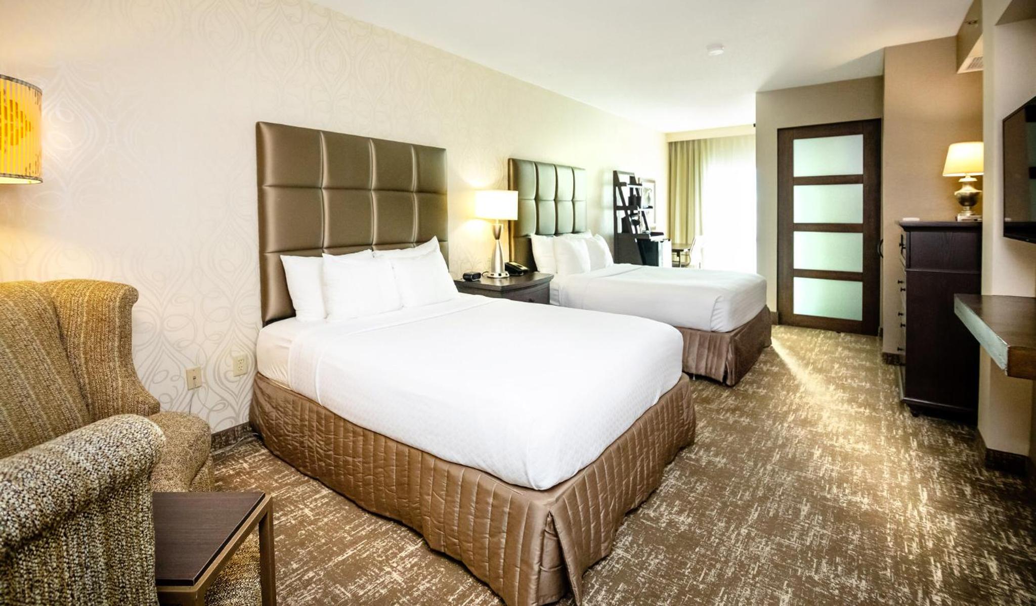Queen Room with Two Queen Beds - Mobility Access Tub/Non-Smoking - Photo 3