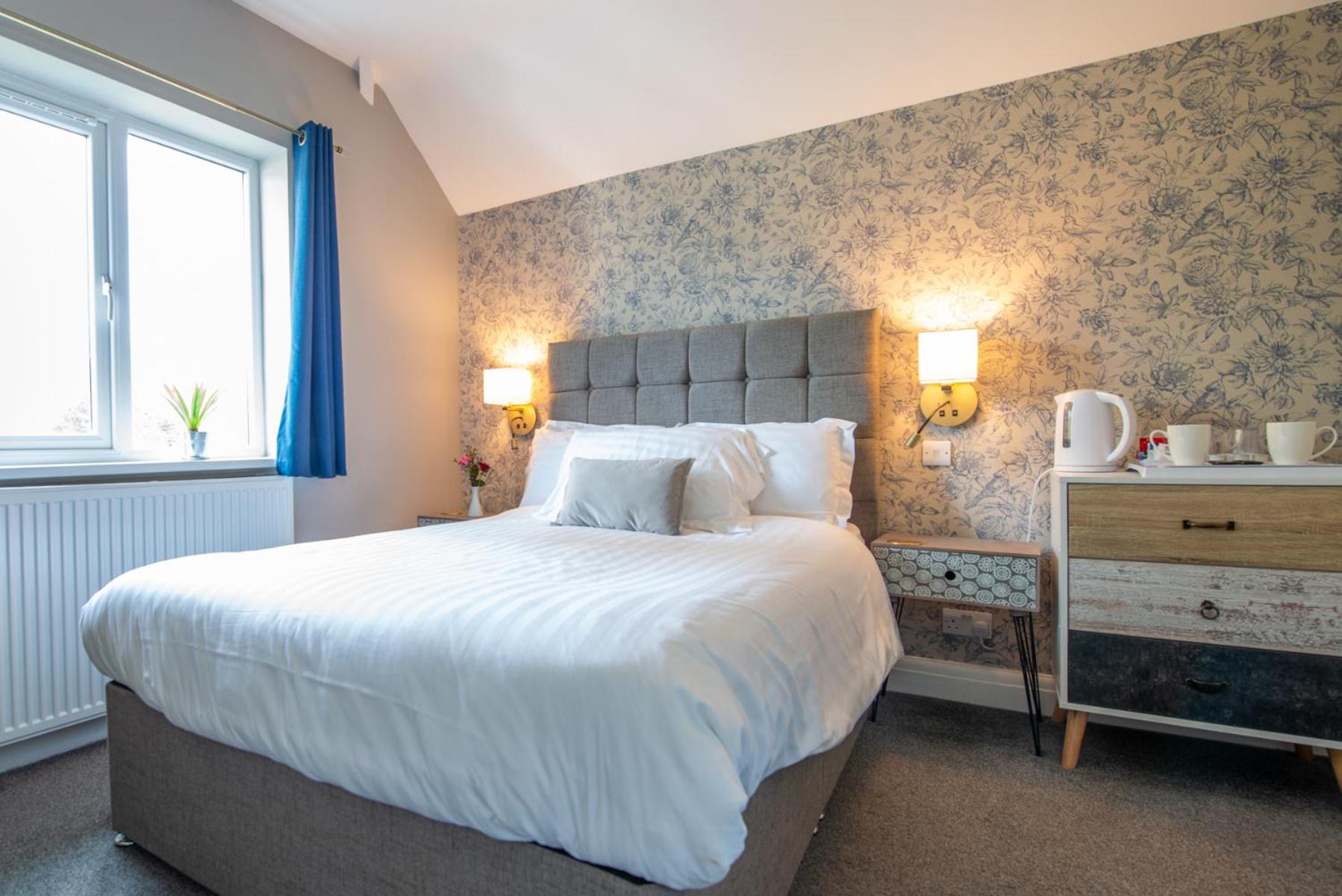 Double Room with Private Bathroom - Photo 1