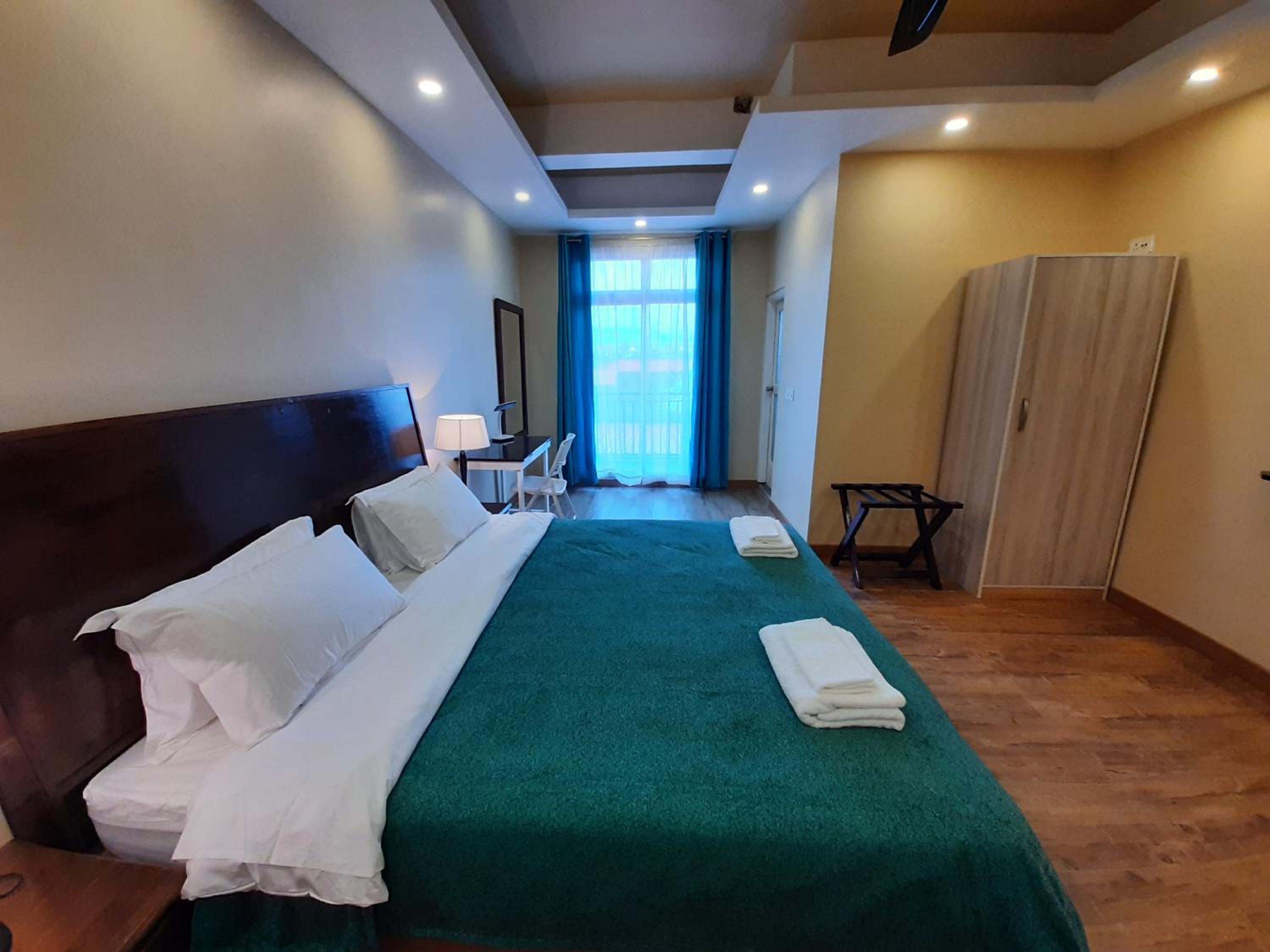 Budget Double Room - Photo 8