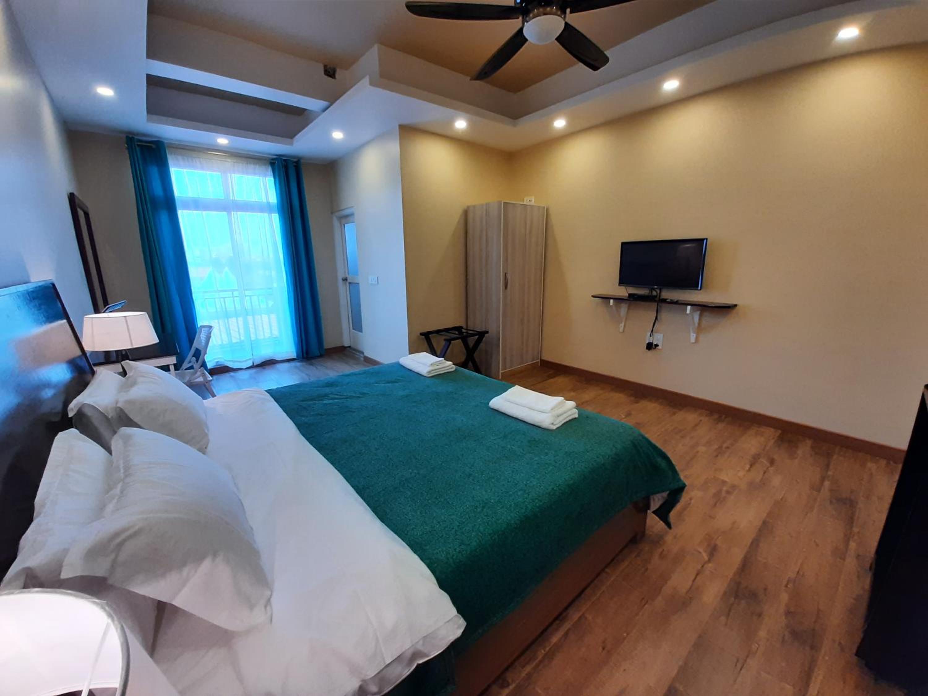 Budget Double Room - Photo 7