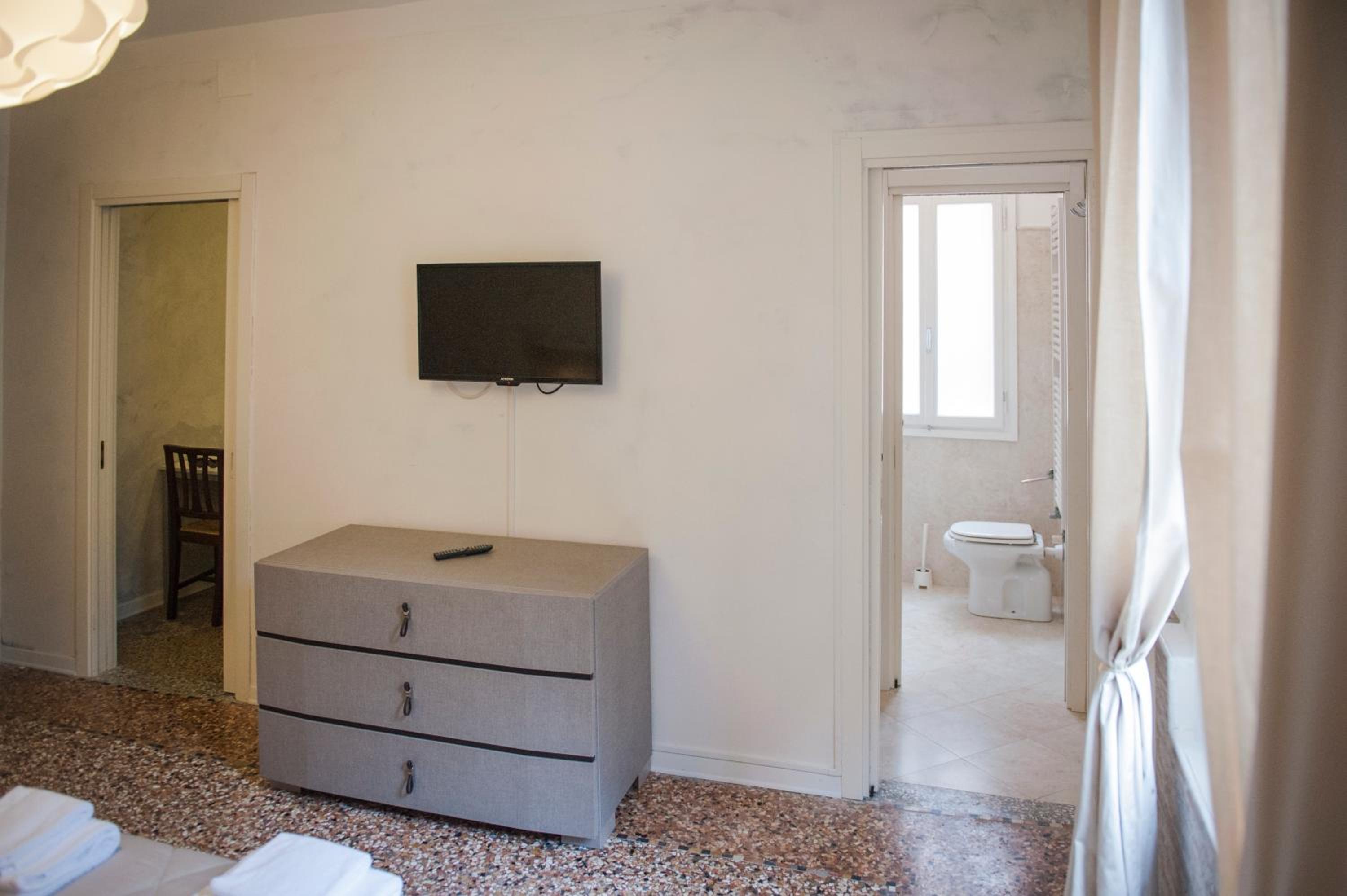 One-Bedroom Apartment (2 Adults) photo 3