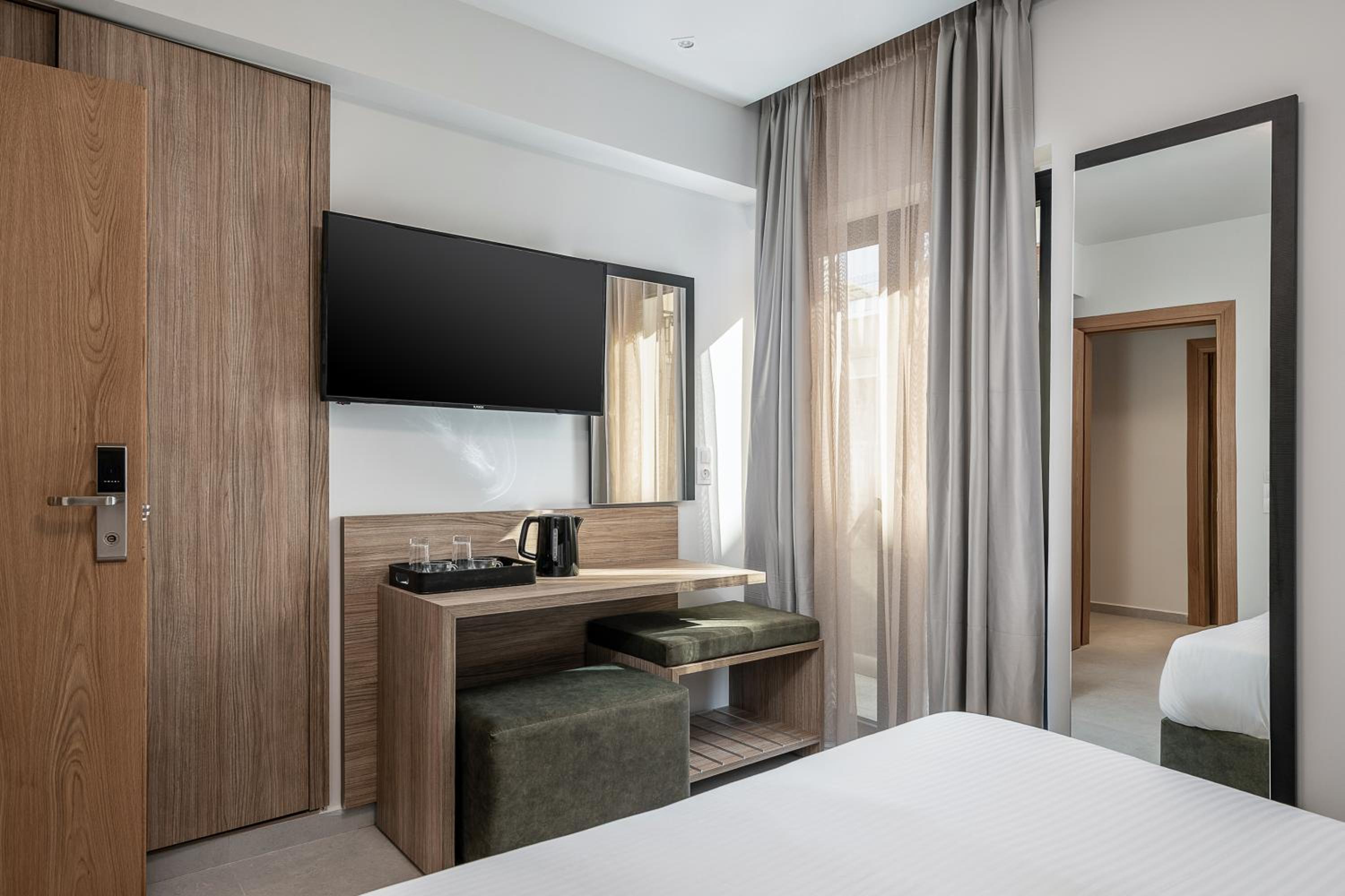 Double Room with Balcony - Photo 2