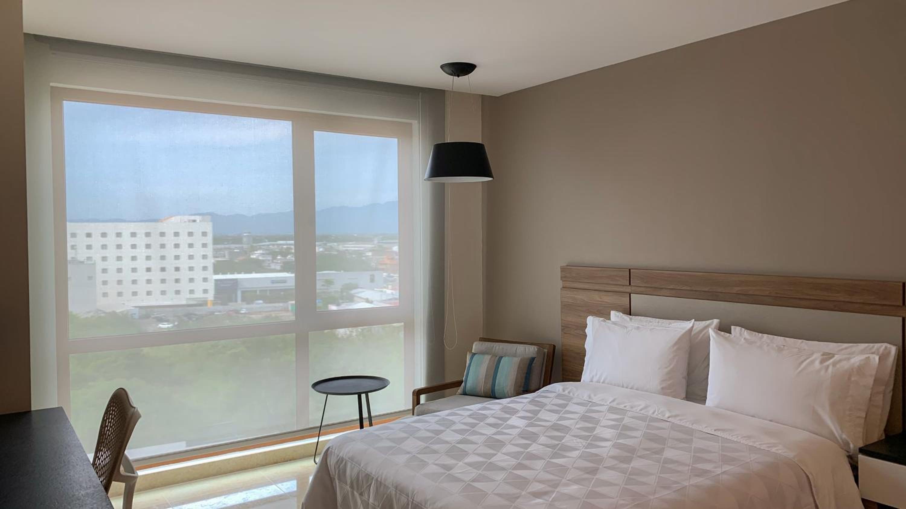 Standard King Room - Photo 4