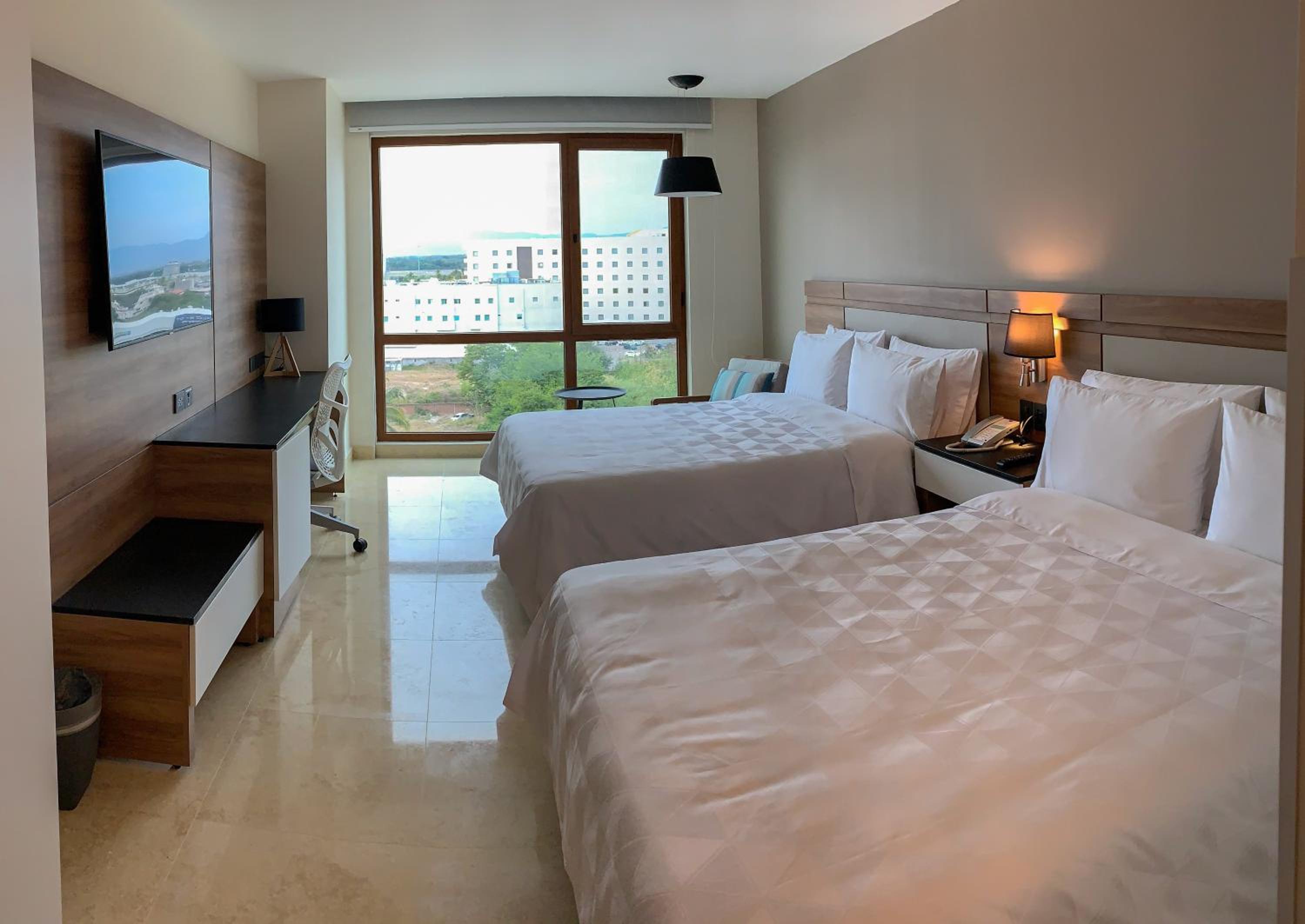 Standard Room with Two Queen Beds - Photo 7