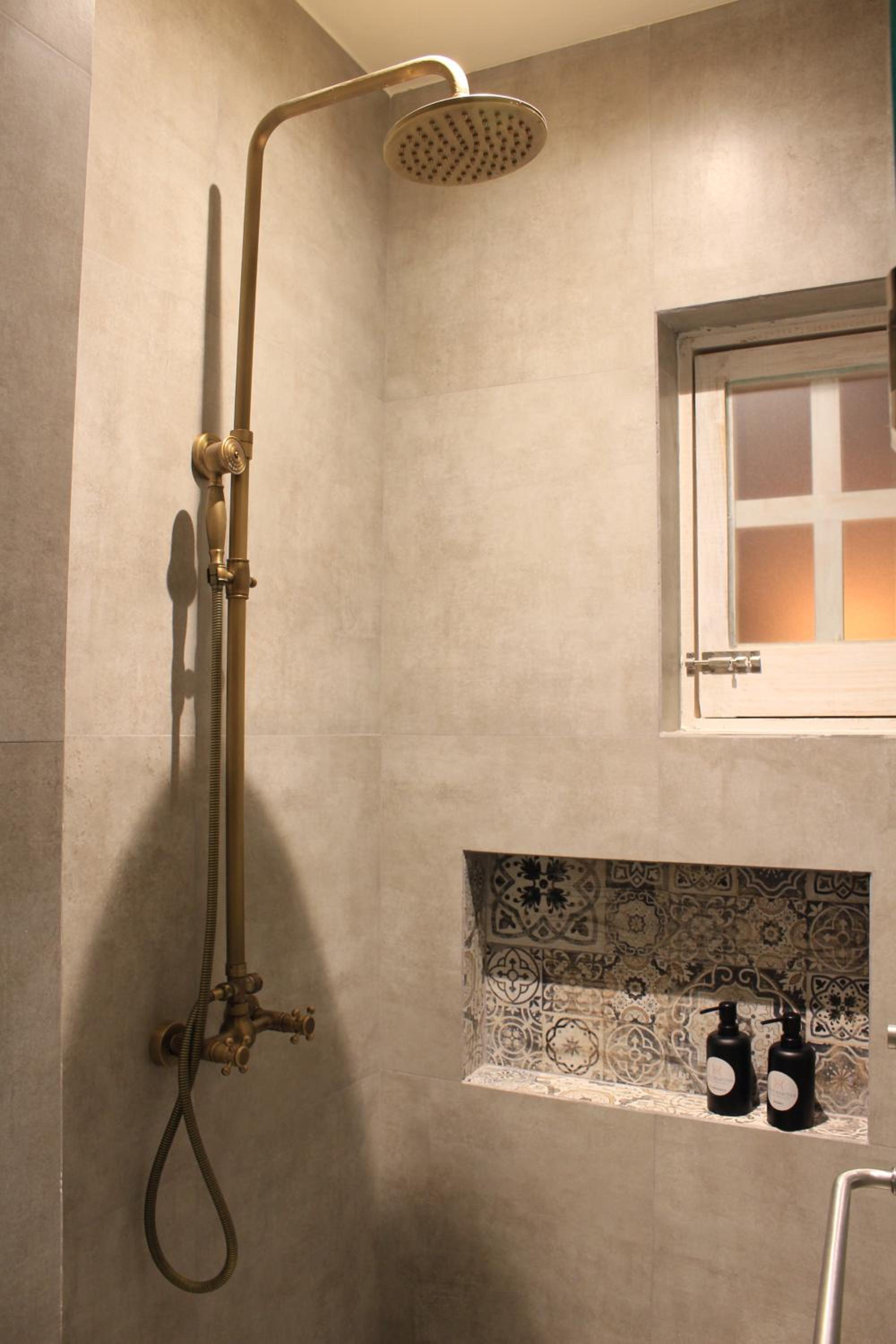 Standard King Room - Photo 8