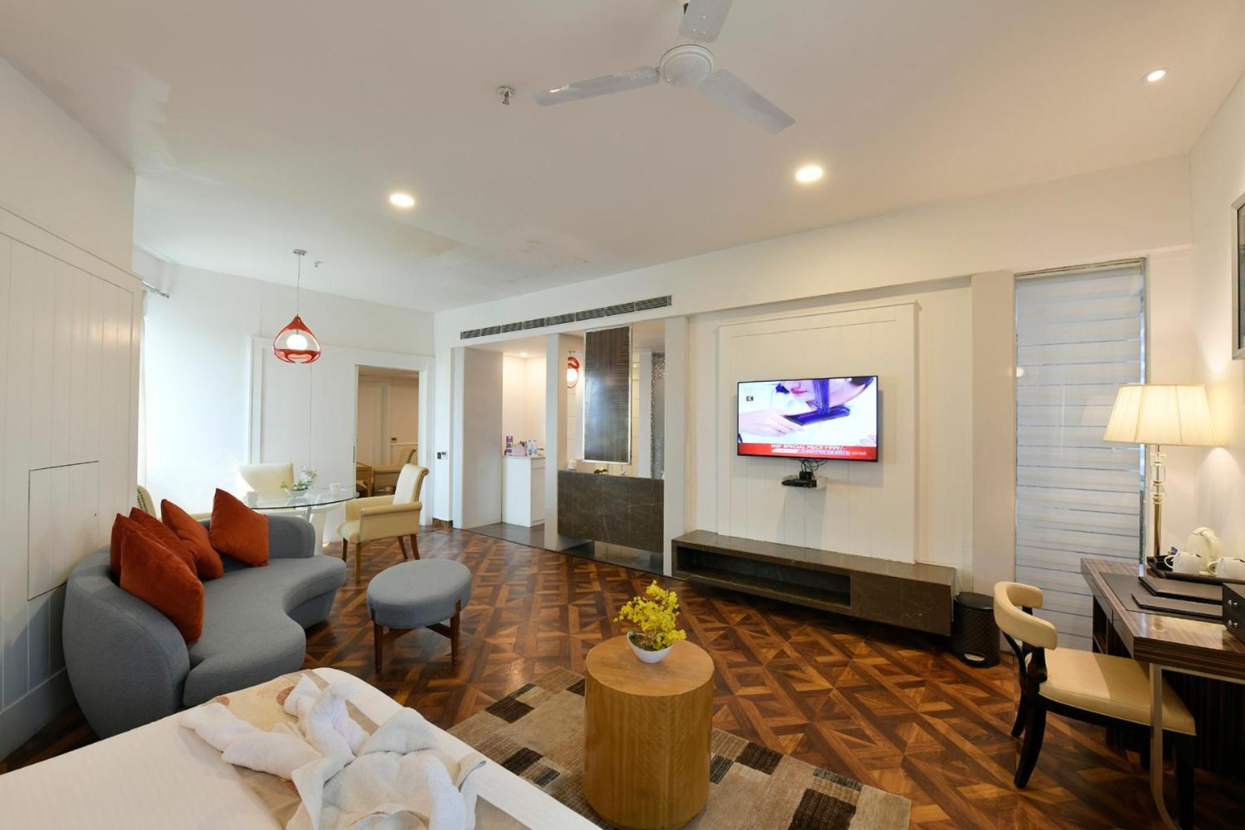 Suite - Photo 5