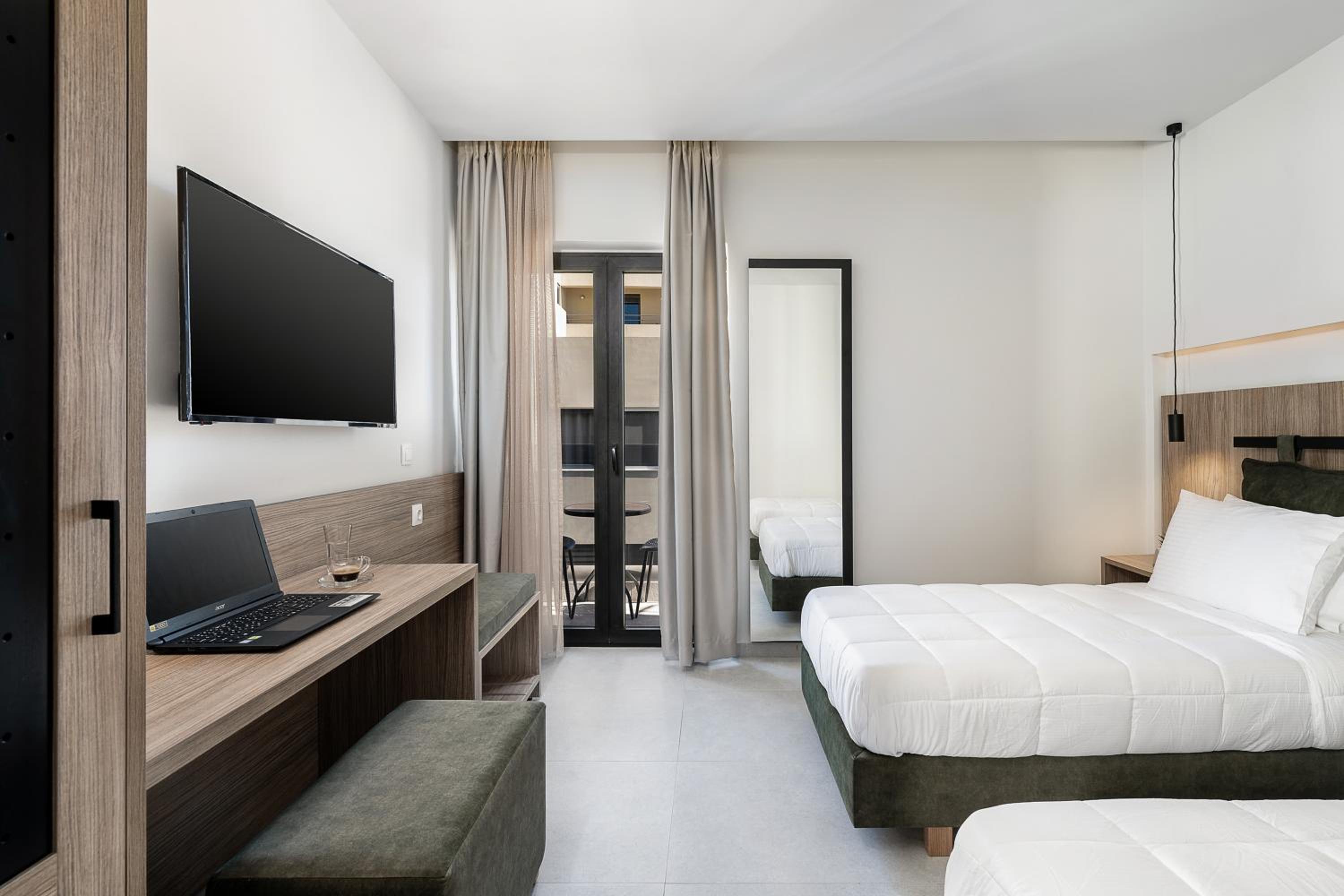 Twin Room with Balcony - Photo 2