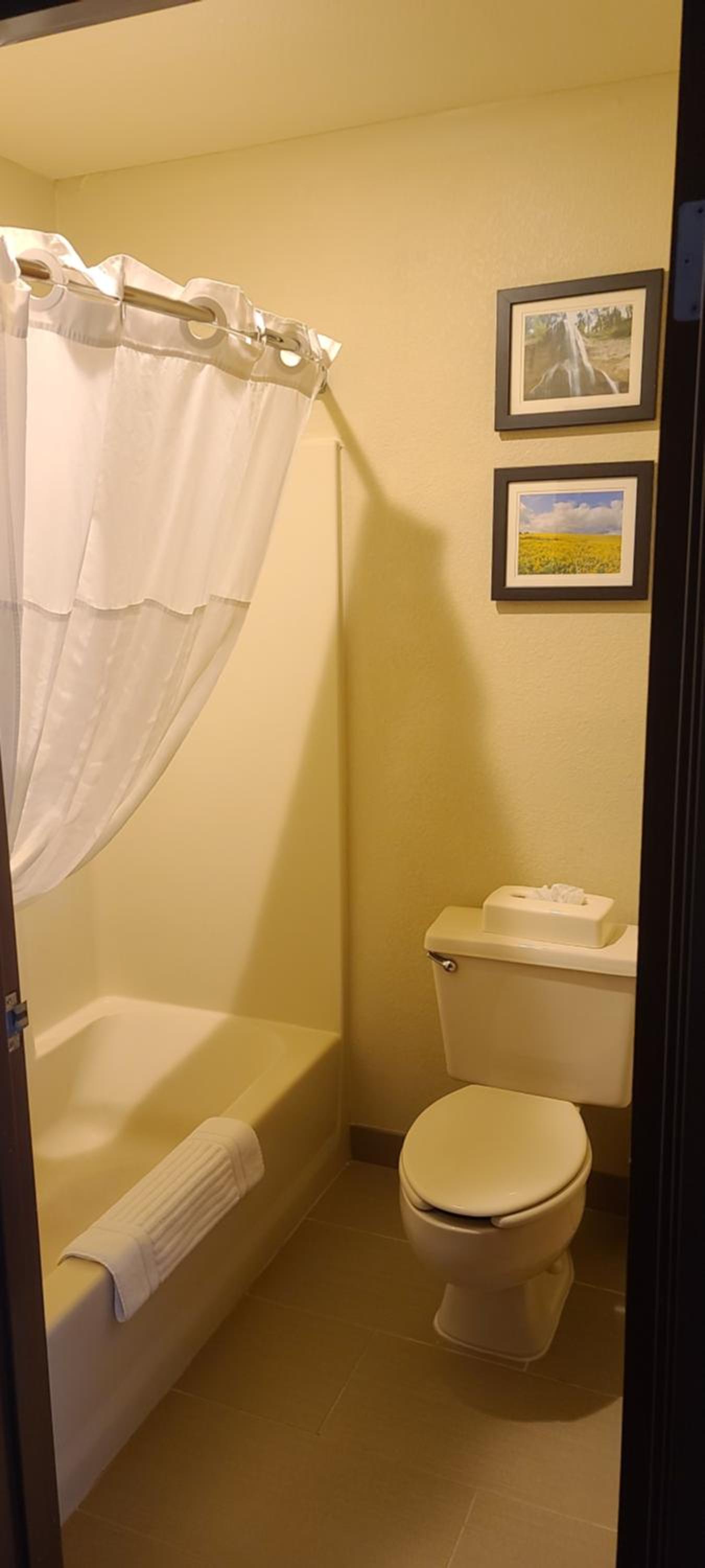 Queen Room - Non-Smoking - Photo 4