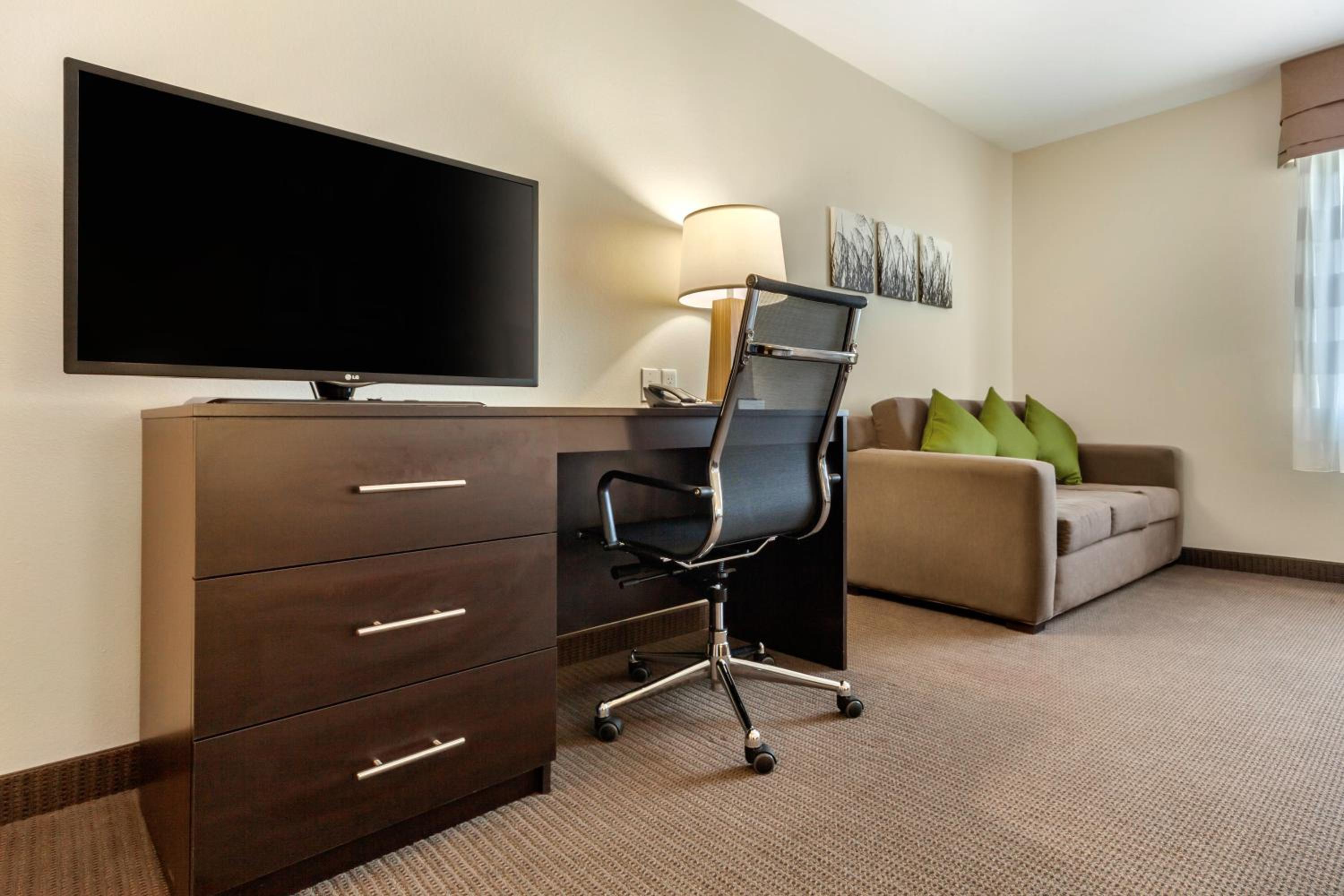 King Suite - Accessible/Non-Smoking photo 3