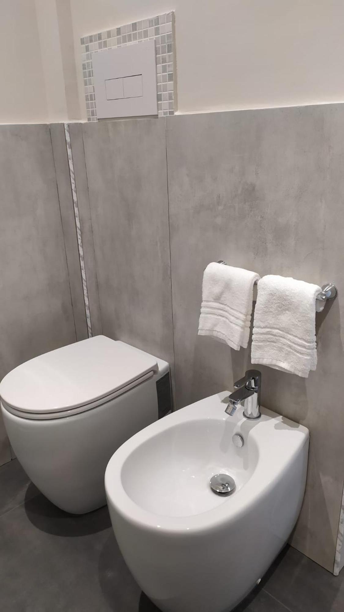 Standard Double or Twin Room with Balcony - Photo 11