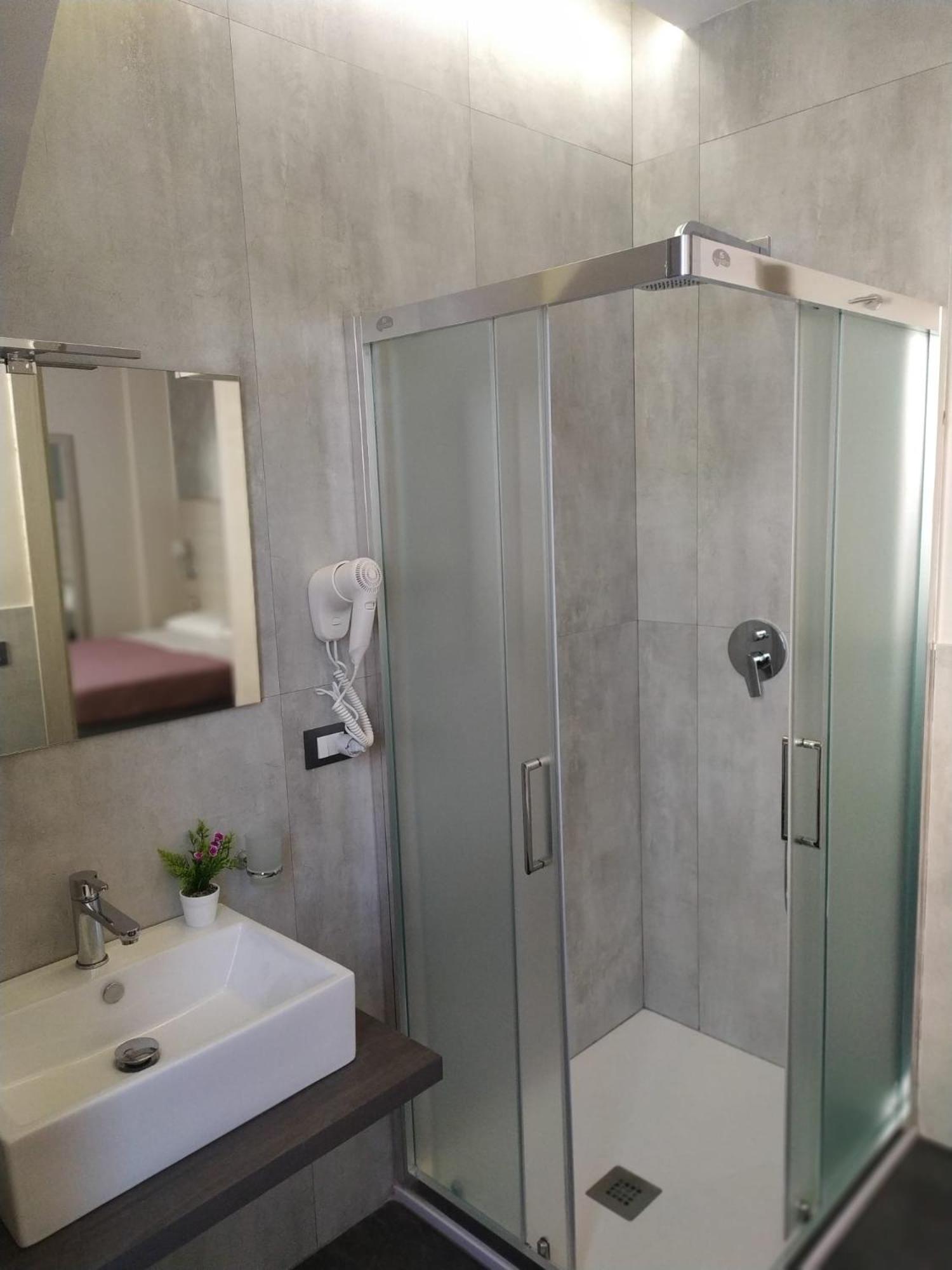 Deluxe Double or Twin Room with Sea View - Photo 26