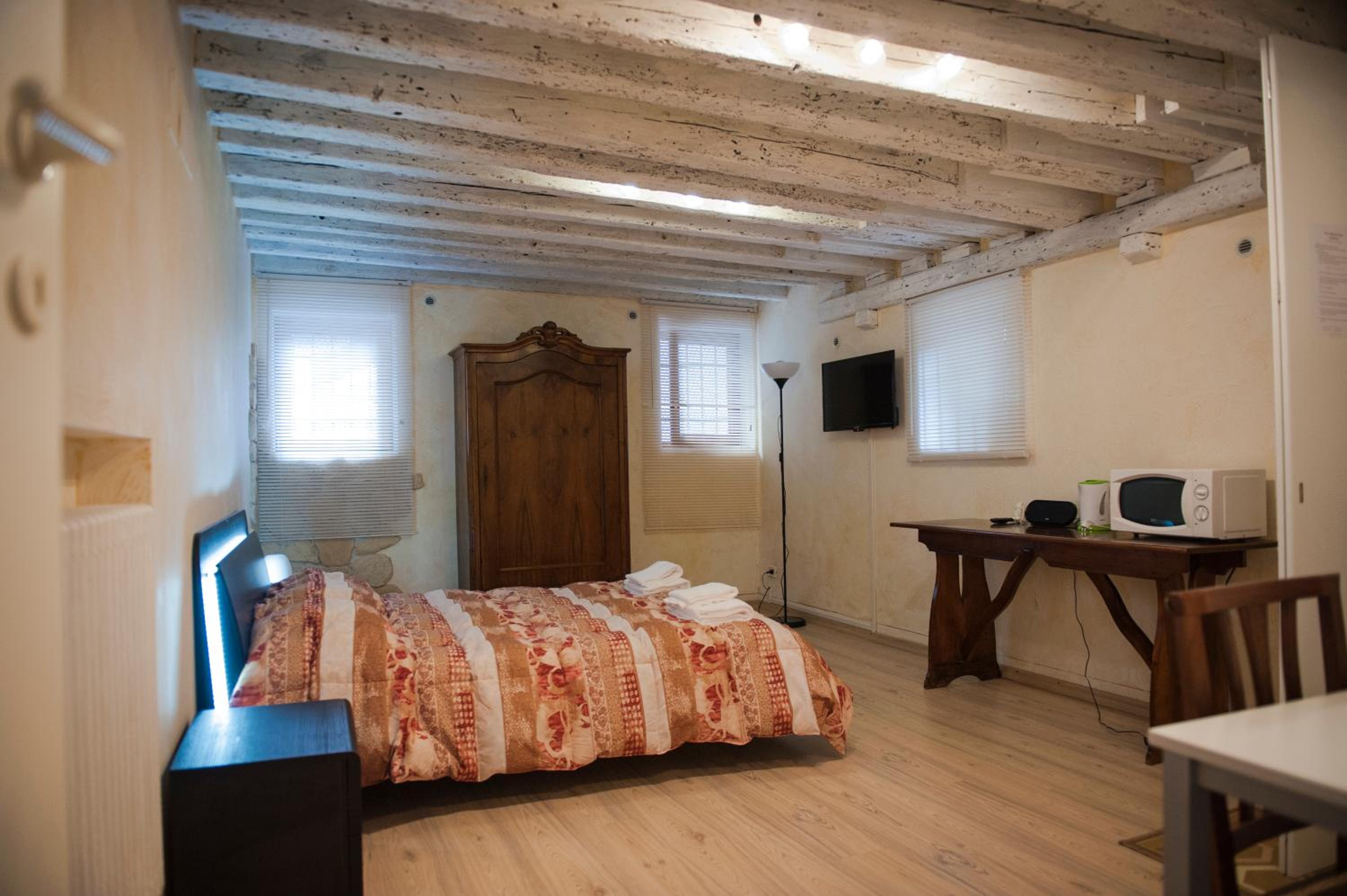 One-Bedroom Apartment with Private External Bathroom (2 Adults) photo 3