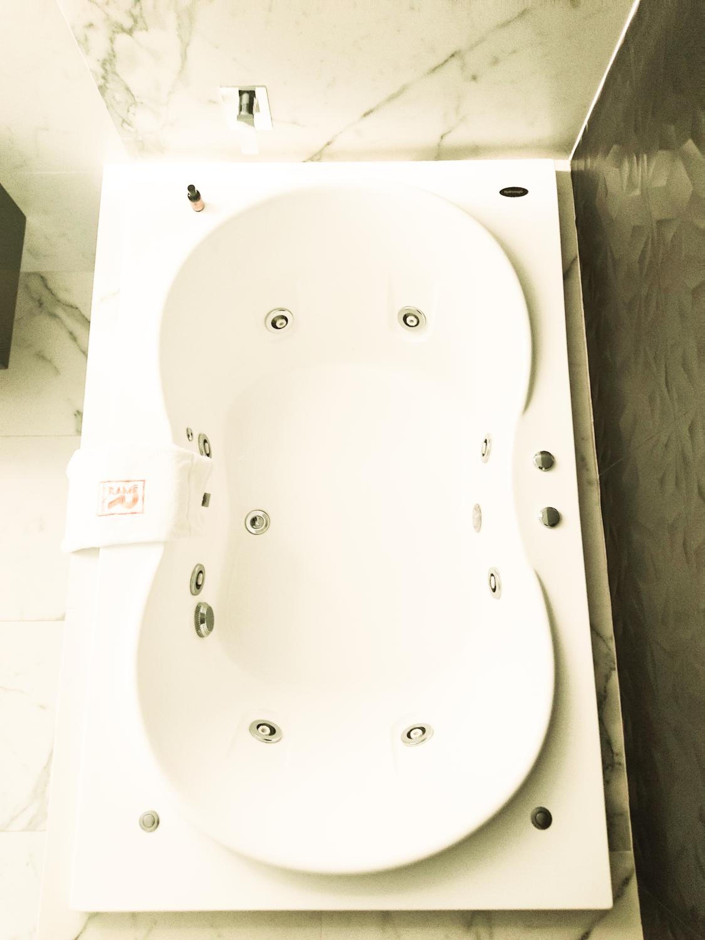 Superior Suite thumbnail 6