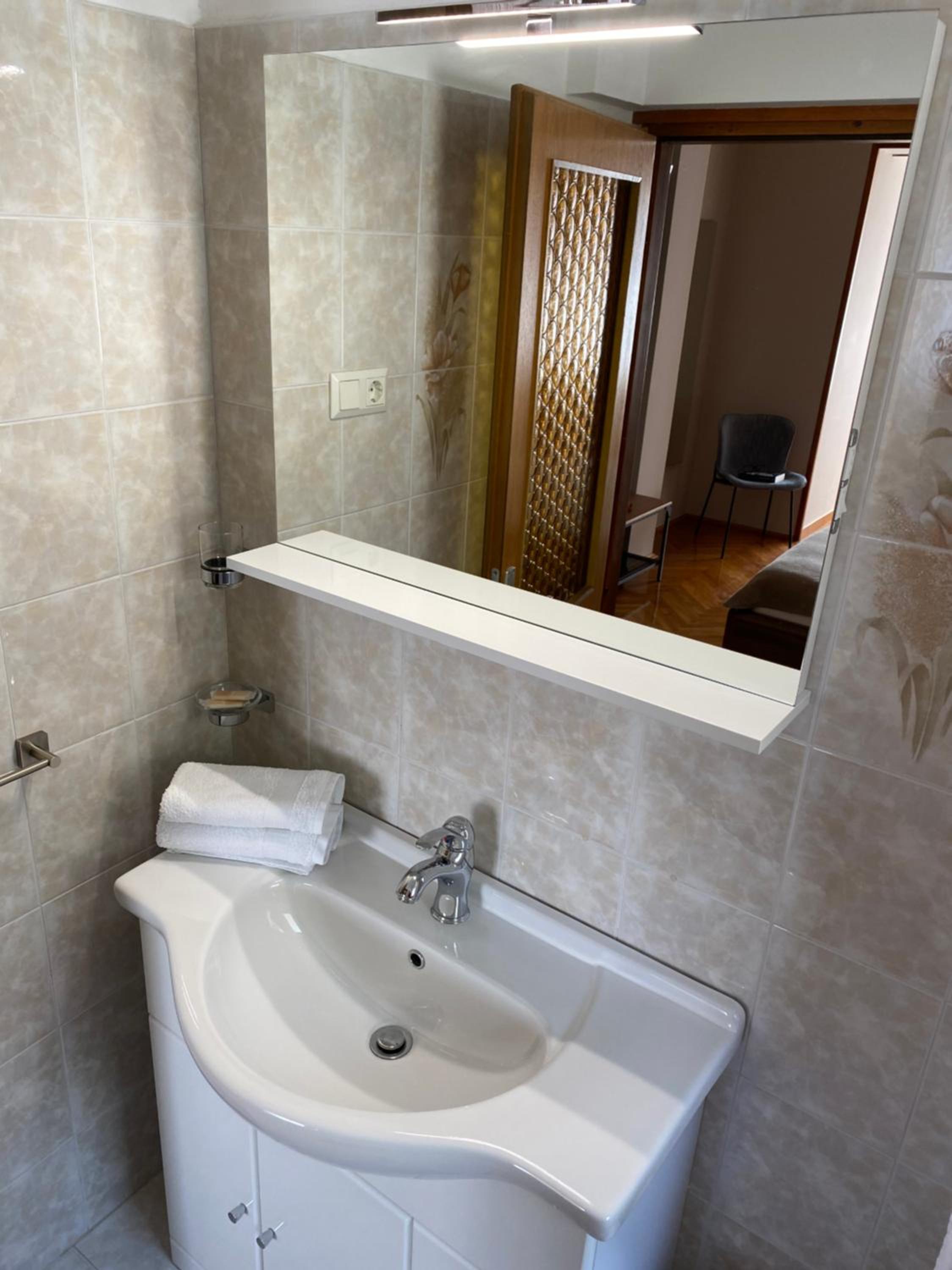 Large Double Room photo 3