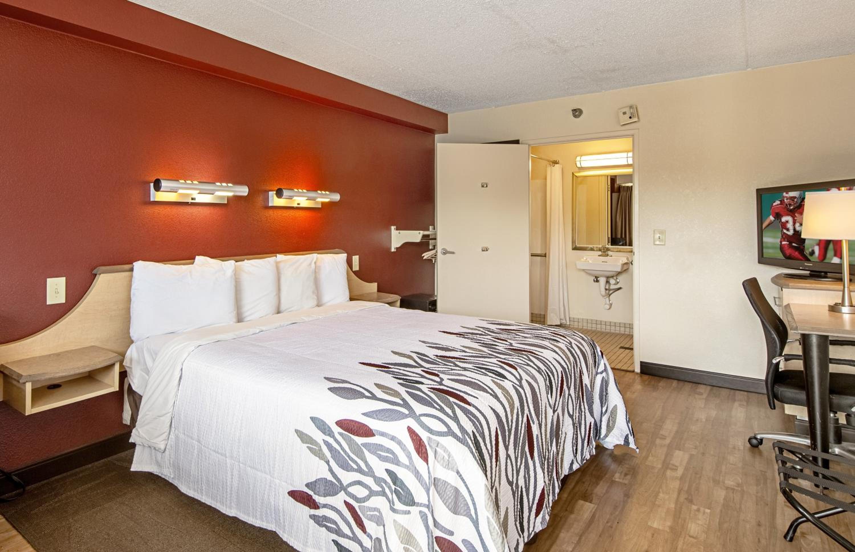 Business King Room Disability Access Smoke Free - Photo 4