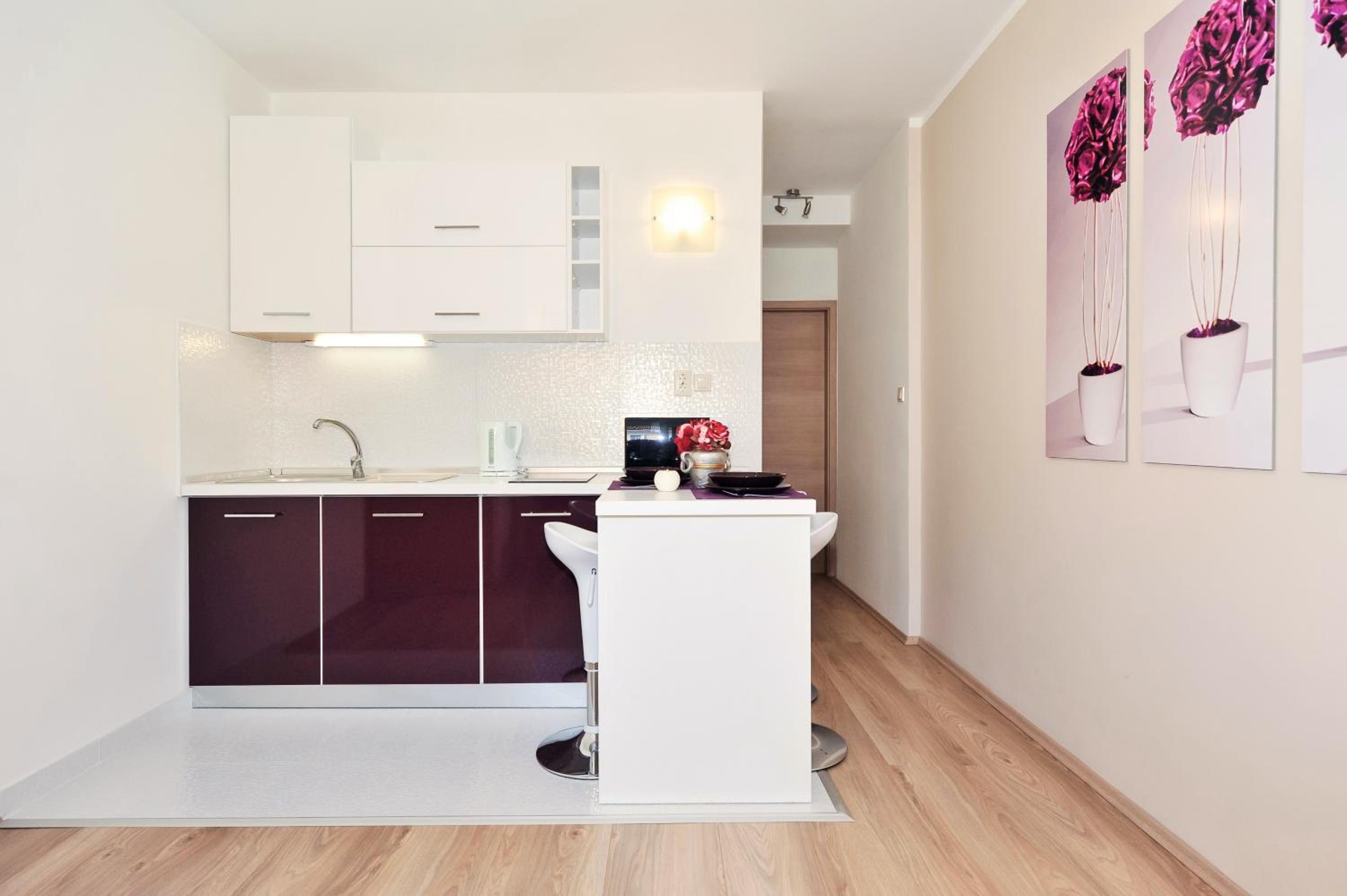 Comfort One-Bedroom Apartment - Photo 15