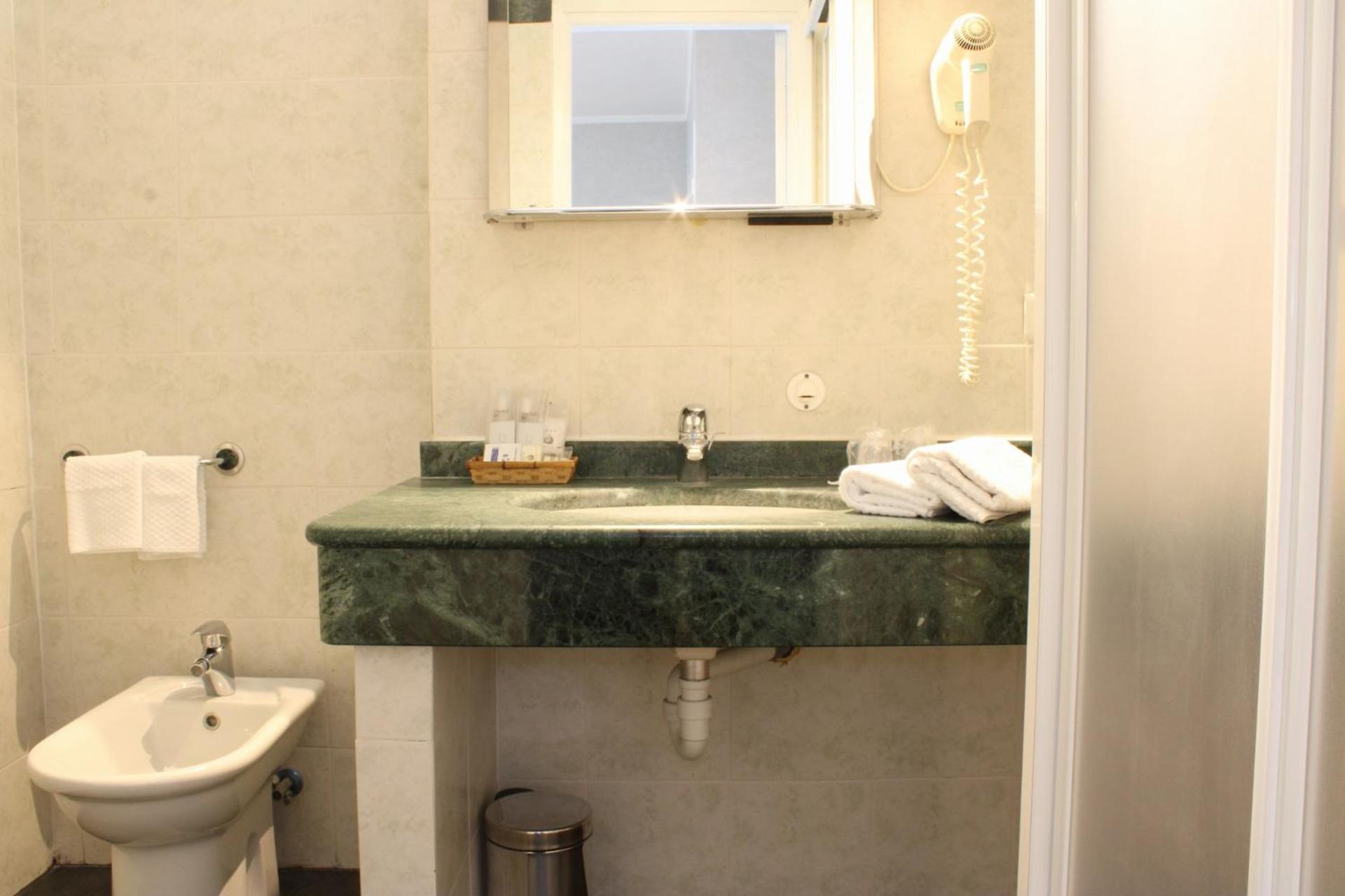 Superior Double or Twin Room - Photo 20